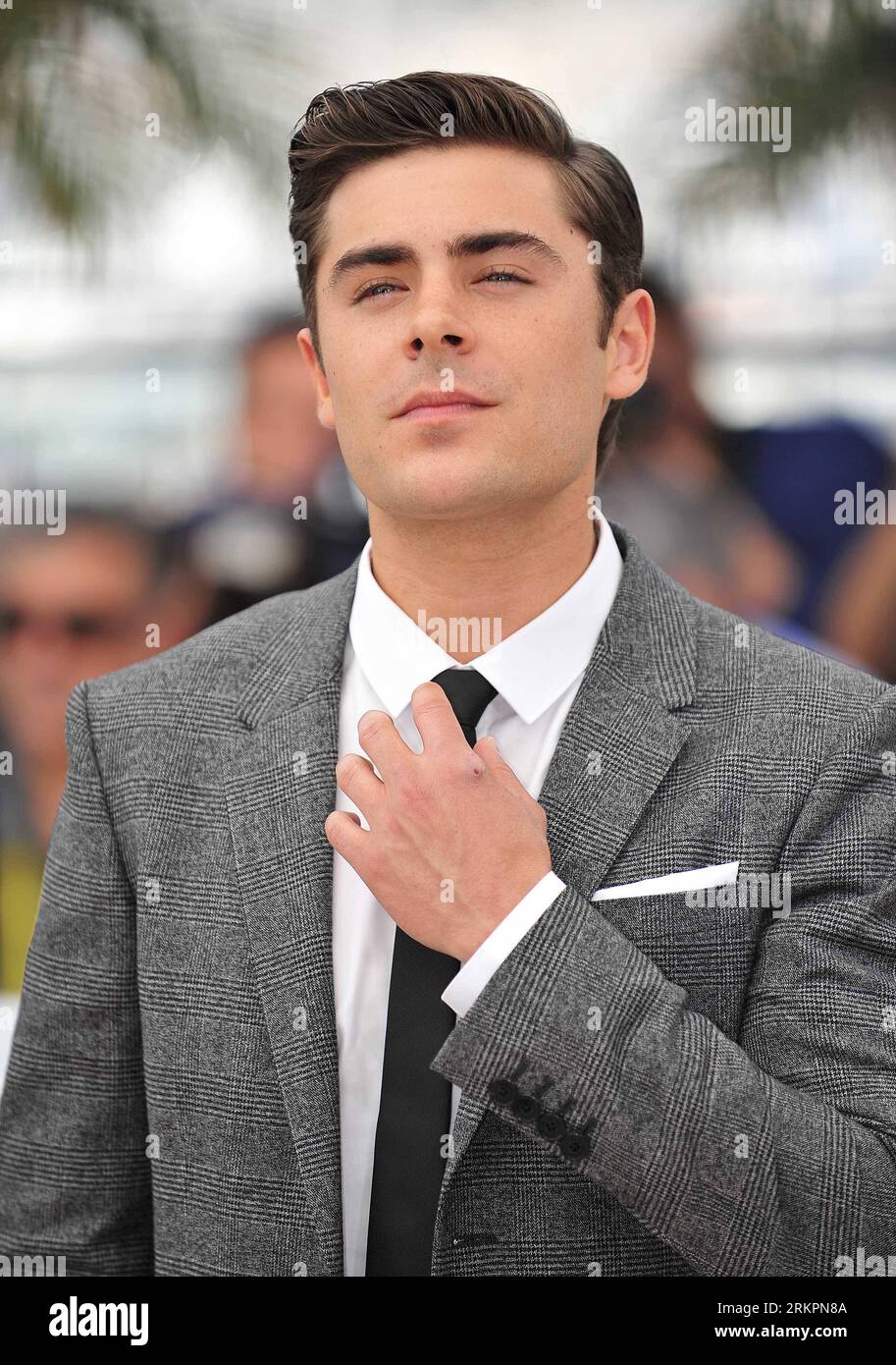Bildnummer: 58030788  Datum: 24.05.2012  Copyright: imago/Xinhua (120524) -- CANNES, May 24, 2012 (Xinhua) -- Actor Zac Efron poses during a photocall for the film The Paperboy directed by Lee Daniels, at the 65th Cannes Film Festival, in Cannes, southern France, May 24, 2012. (Xinhua/Ye Pingfan)(srb) FRANCE-CANNES-FILM FESTIVAL-PHOTOCALL PUBLICATIONxNOTxINxCHN Kultur Entertainment People Film 65. Internationale Filmfestspiele Cannes Porträt x0x xkg 2012 hoch      58030788 Date 24 05 2012 Copyright Imago XINHUA  Cannes May 24 2012 XINHUA Actor Zac Efron Poses during a photo call for The Film T Stock Photo