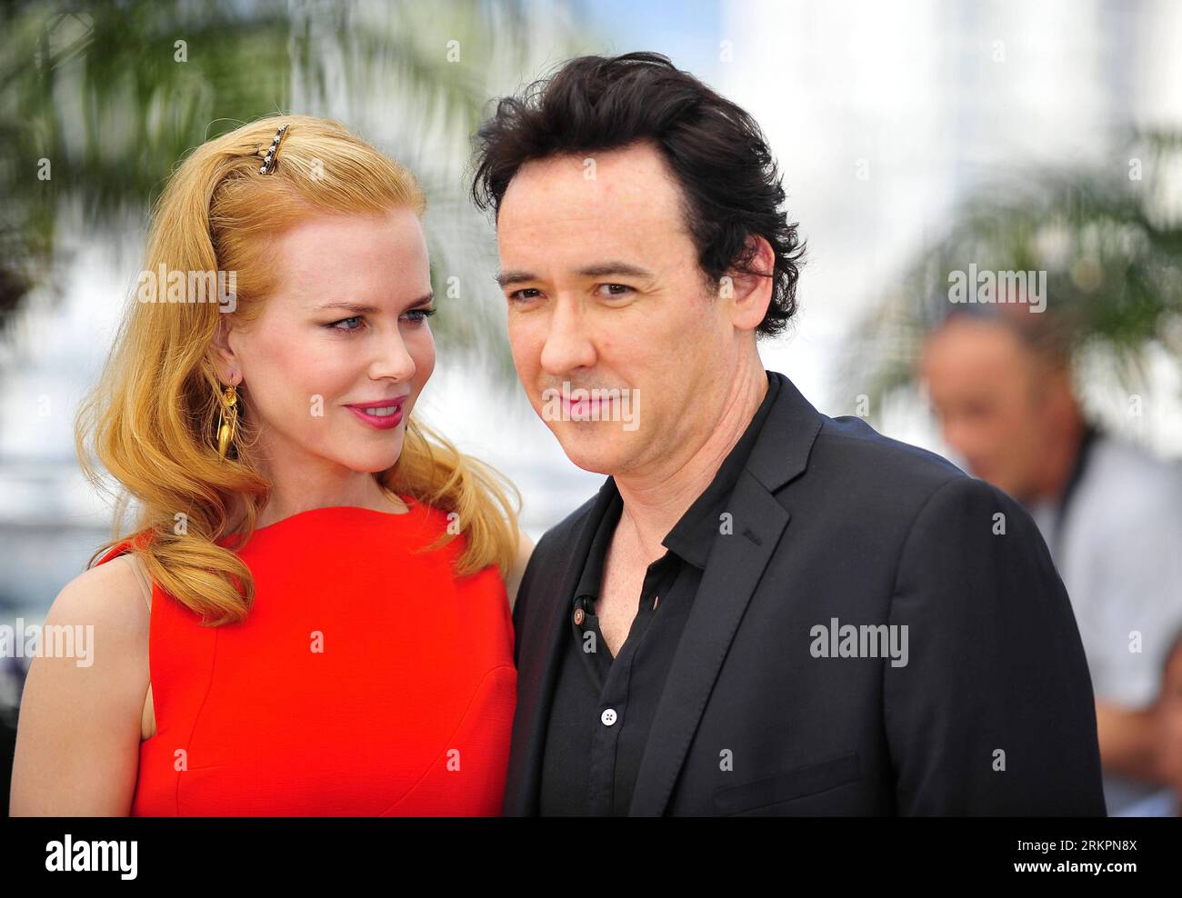 Bildnummer: 58030798  Datum: 24.05.2012  Copyright: imago/Xinhua (120524) -- CANNES, May 24, 2012 (Xinhua) -- Actress Nicole Kidman (L) and actor John Cusack pose during a photocall for the film The Paperboy directed by Lee Daniels, at the 65th Cannes Film Festival, in Cannes, southern France, May 24, 2012. (Xinhua/Ye Pingfan)(srb) FRANCE-CANNES-FILM FESTIVAL-PHOTOCALL-THE PAPERBOY PUBLICATIONxNOTxINxCHN Kultur Entertainment People Film 65. Internationale Filmfestspiele Cannes x0x xkg 2012 quer      58030798 Date 24 05 2012 Copyright Imago XINHUA  Cannes May 24 2012 XINHUA actress Nicole Kidma Stock Photo
