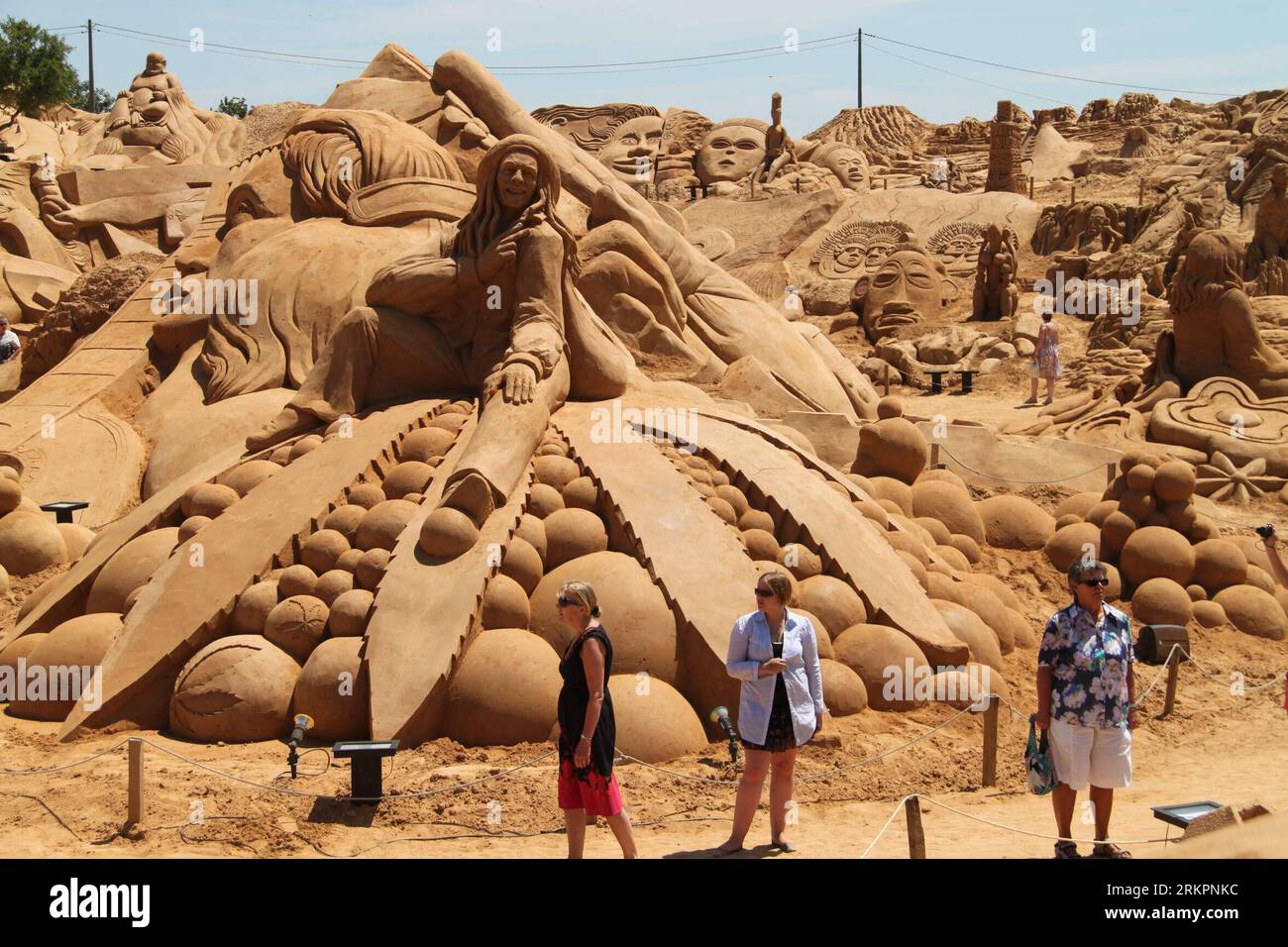 Bildnummer: 58036583  Datum: 25.05.2012  Copyright: imago/Xinhua (120526) -- LISBON, May 26, 2012 (Xinhua) -- visit the 10th International Sand Sculpture Festival in Pera, Algarve, Portugal, May 25, 2012. Sculptures of famous were shown at the annual festival under the theme of idol . (Xinhua/Tong Bingqiang) (jl) PORTUGAL-ALGARVE-PERA-SAND ART PUBLICATIONxNOTxINxCHN Gesellschaft Sandskulpturenfestival Sandskulpturen x0x xub 2012 quer      58036583 Date 25 05 2012 Copyright Imago XINHUA  Lisbon May 26 2012 XINHUA Visit The 10th International Sand Sculpture Festival in Pera Algarve Portugal May Stock Photo