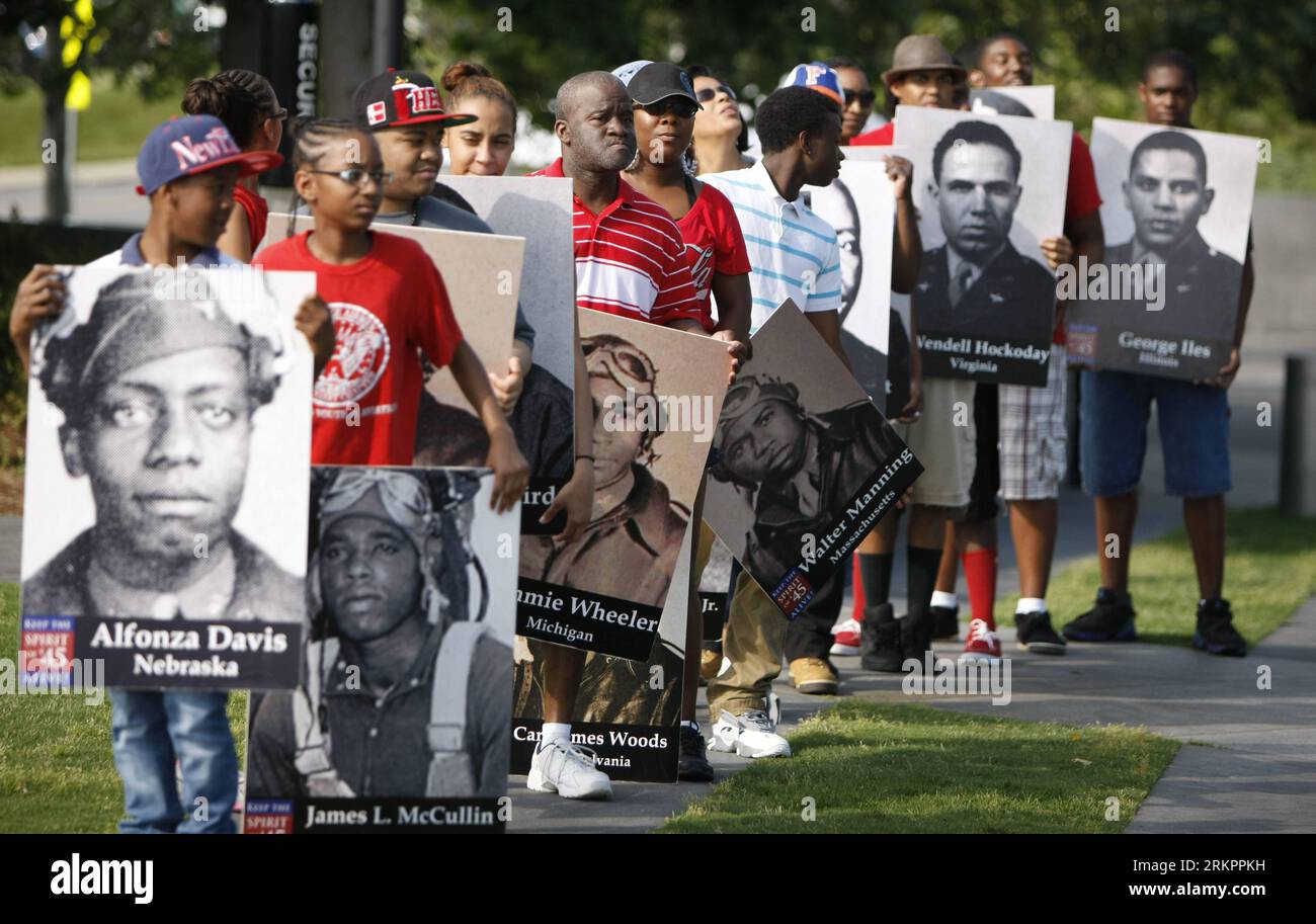 African american pilots hi-res stock photography and images - Alamy
