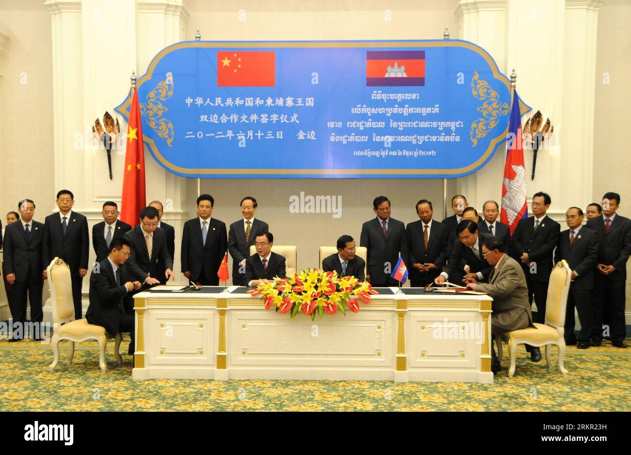 L r cambodian prime minister hun hi-res stock photography and