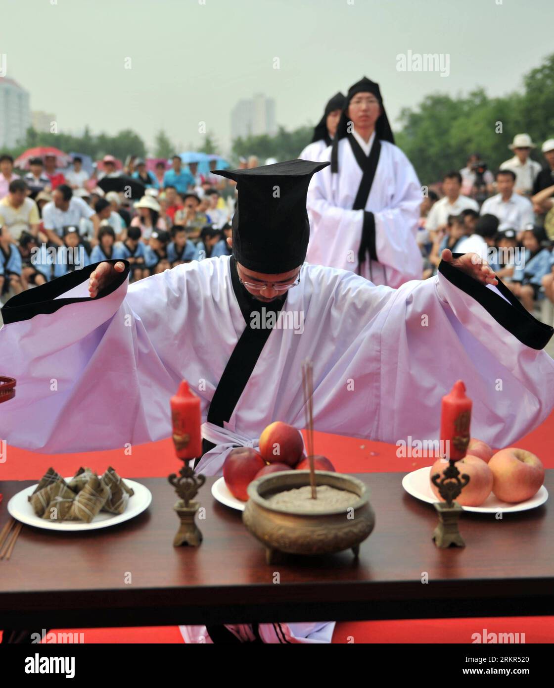 Suiside Ritual Ritual suicide hi-res stock photography and images - Alamy