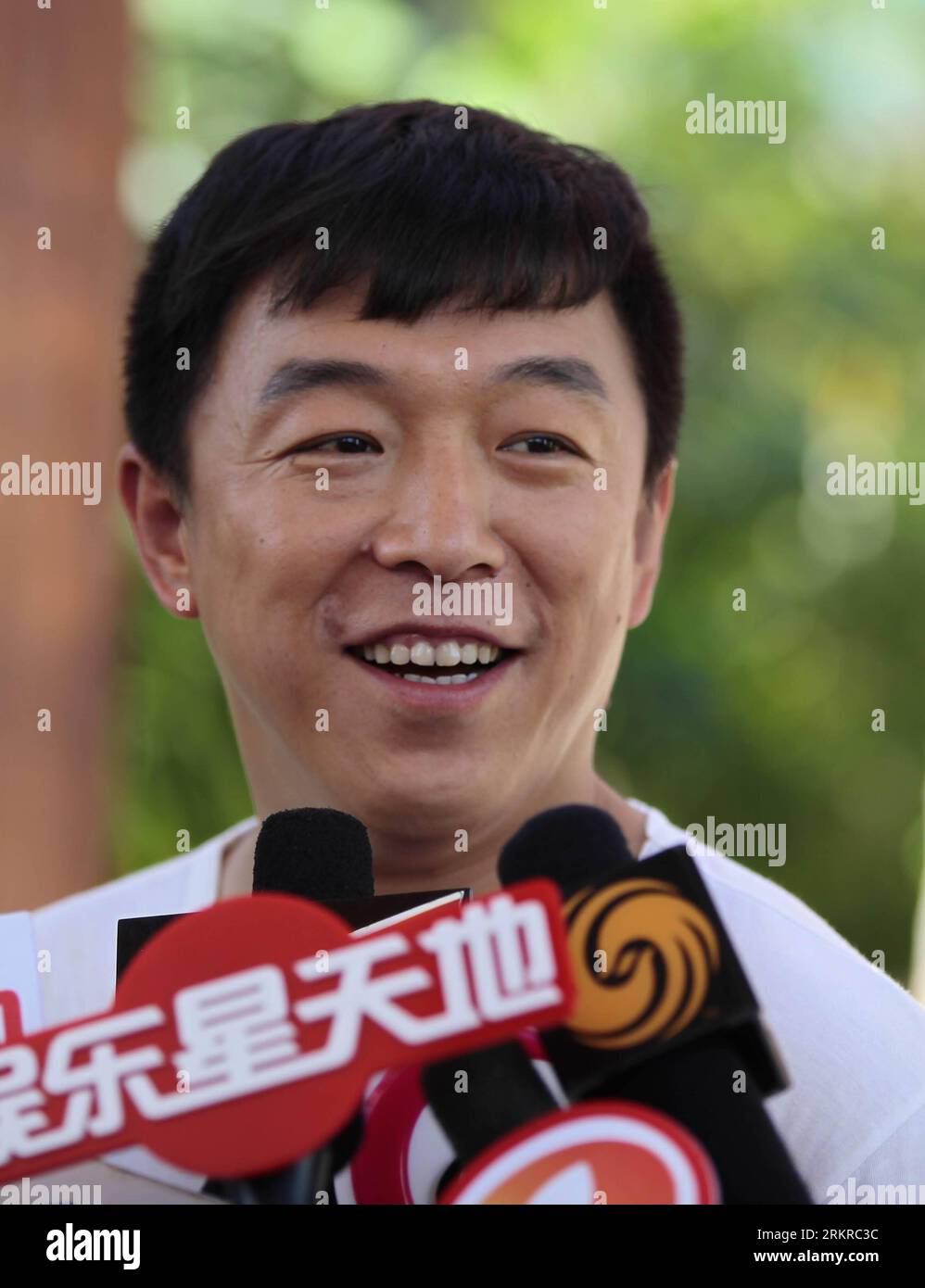 Bildnummer: 58186308  Datum: 03.07.2012  Copyright: imago/Xinhua (120704) -- LINGSHUI, July 4, 2012 (Xinhua) -- Actor Huang Bo attends the press conference of movie 101 Proposals in Lingshui, south China s Hainan Province, July 3, 2012. The Chinese movie 101 Proposals adapted from a Japanese TV series will debut on the Valentine s Day of 2013. (Xinhua/Chen Wenwu) (zgp) CHINA-HAINAN-MOVIE 101 PROPOSALS-PRESS CONFERENCE (CN) PUBLICATIONxNOTxINxCHN People Entertainment Porträt xjh x0x 2012 hoch      58186308 Date 03 07 2012 Copyright Imago XINHUA  Ling Shui July 4 2012 XINHUA Actor Huang Bo Atten Stock Photo
