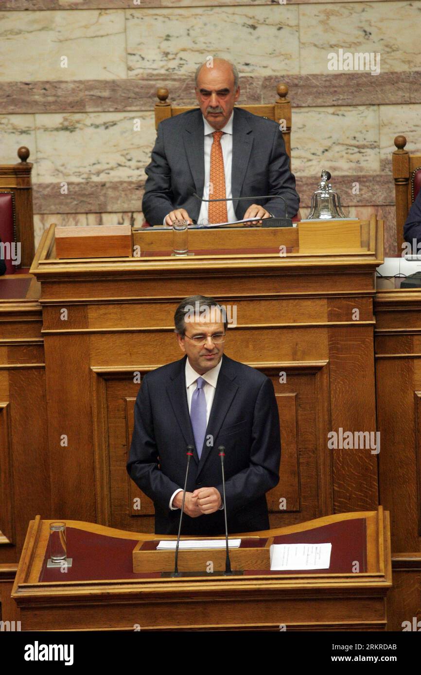 Bildnummer: 58203133  Datum: 06.07.2012  Copyright: imago/Xinhua (120706) -- ATHENS, July 6, 2012 (Xinhua) -- Greek Prime Minister Antonis Samaras (front) delivers his speech at the Greek parliament in Athens, Greece, on July 6, 2012. Greece s new three-party coalition government is ready to carry out long-delayed structural reforms, Samaras said Friday, as he acknowledged that the deficit reduction program has gone off target. (Xinhua/Marios Lolos) GREECE-GOVERNMENT-NEW PM PUBLICATIONxNOTxINxCHN People Politik premiumd xbs x0x 2012 hoch      58203133 Date 06 07 2012 Copyright Imago XINHUA  At Stock Photo