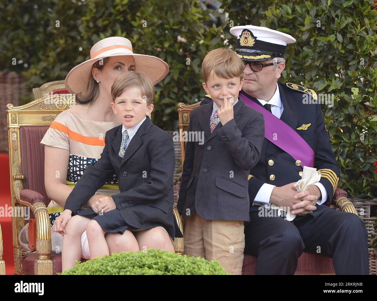 Bildnummer: 58270843  Datum: 21.07.2012  Copyright: imago/Xinhua (120721) -- BRUSSELS, July 21, 2012 (Xinhua) -- Belgian Prince Laurant (1st R), Princess Claire (1st L), their son Prince Nicolas (2nd R) and Prince Aymeric (2nd L) watch the military parade in Brussels, capital of Belgium, July 21, 2012, on the occasion of the Belgian National Day. (Xinhua/Wu Wei) BELGIUM-NATIONAL DAY-PARADE PUBLICATIONxNOTxINxCHN People Entertainment Adel BEL Nationalfeiertag x1x xst 2012 quer Highlight kurios Komik  o0 Familie,privat, Kind Sohn, Frau Ehefrau Mann Ehemann     58270843 Date 21 07 2012 Copyright Stock Photo