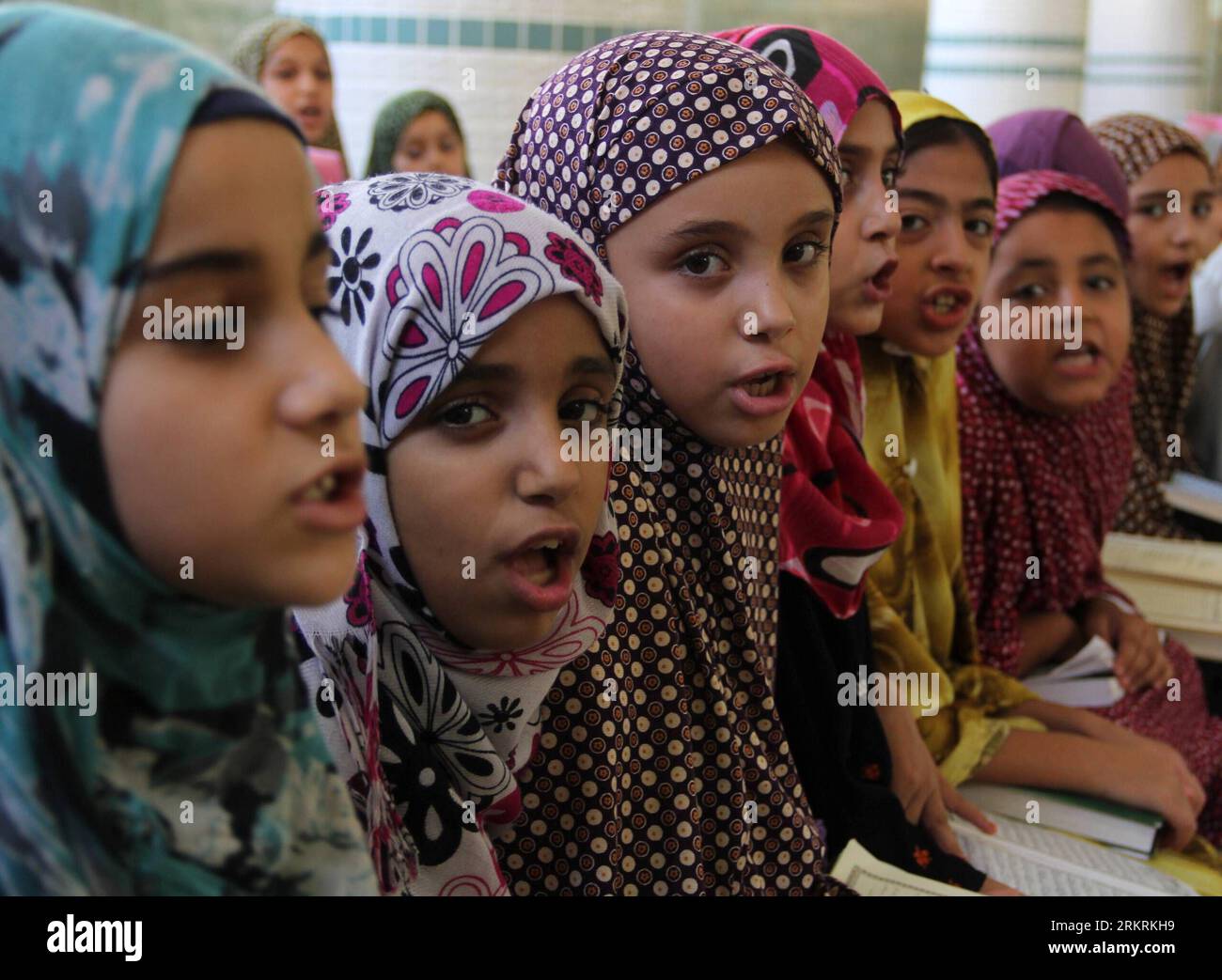 Bildnummer: 58275498  Datum: 24.07.2012  Copyright: imago/Xinhua (120724) -- GAZA, July 24, 2012 (Xinhua) -- Palestinian girls recite the Islamic holy book of Quran during a fasting day of Ramadan month in Rafah, southern Gaza Strip, on July 24, 2012. (Xinhua/Khaled Omar) (lr) MIDEAST-GAZA-RAMADAN-QURAN-RECITING PUBLICATIONxNOTxINxCHN Gesellschaft Religion Islam Gebet Mädchen Kinder Muslima x0x xst premiumd 2012 quer      58275498 Date 24 07 2012 Copyright Imago XINHUA  Gaza July 24 2012 XINHUA PALESTINIAN Girls Recite The Islamic Holy Book of Quran during a fasting Day of Ramadan Month in Raf Stock Photo