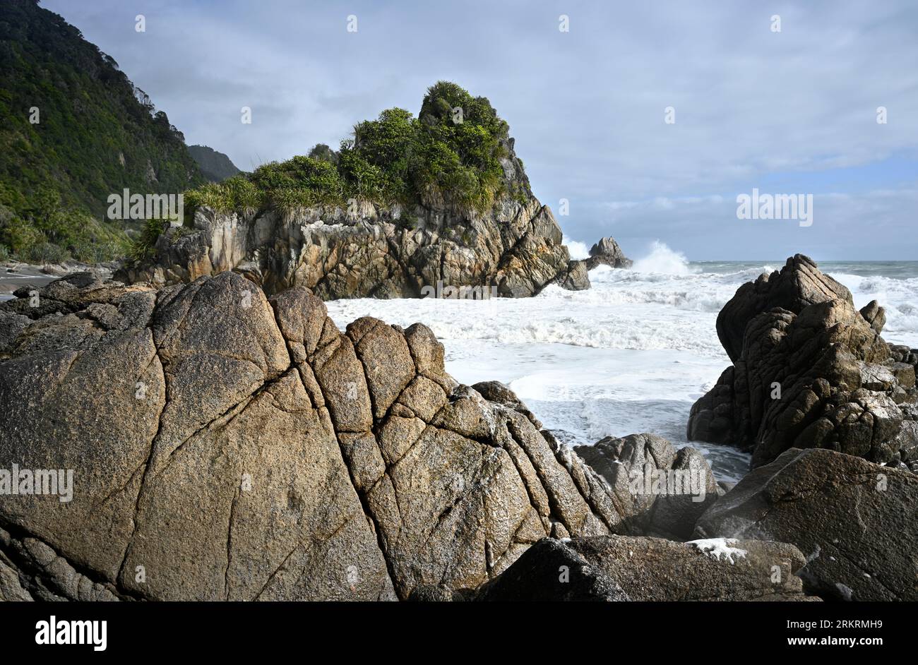 Huge Waves from the Tasman Sea Crash into rocks at Karamea, West Coast, New Zealand Stock Photo