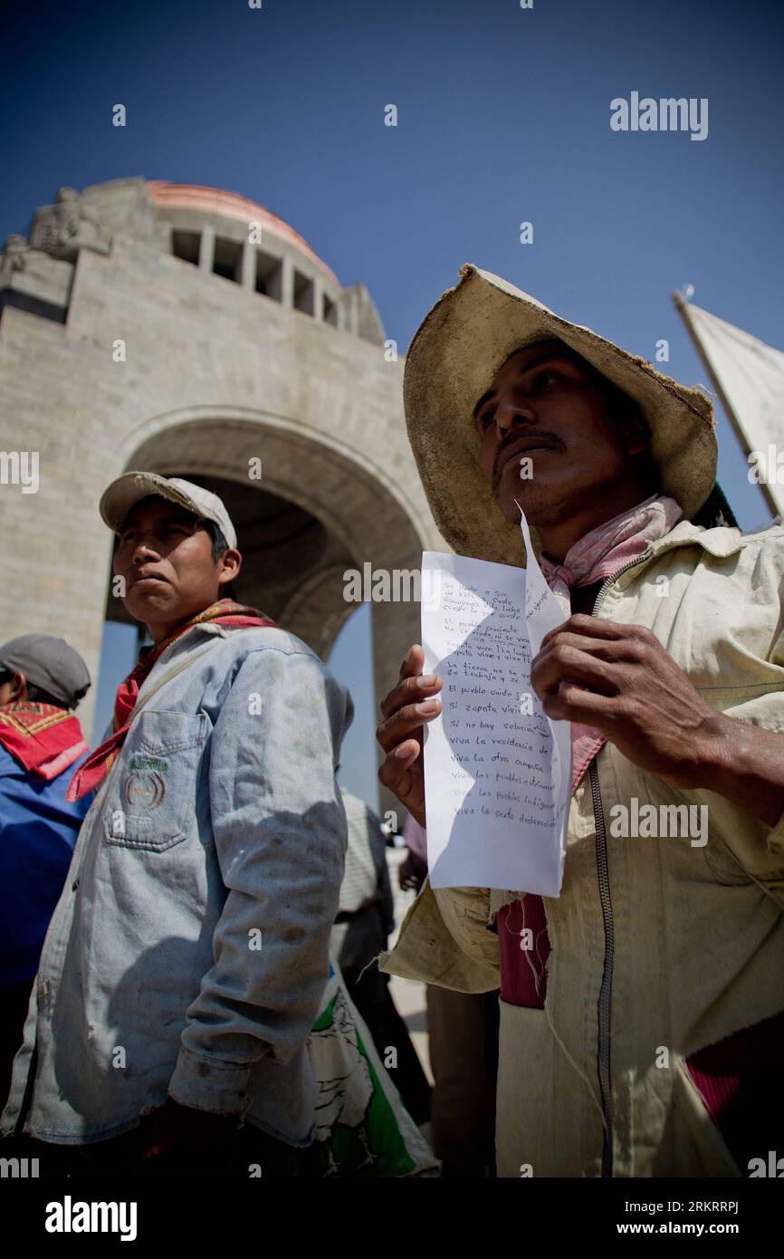 Bildnummer: 58300437  Datum: 01.08.2012  Copyright: imago/Xinhua (120802) -- MEXICO CITY, Aug. 2, 2012 (Xinhua) -- Indigenous from the Tila community in Chiapas participate in a protest at the Revolution Monument, in Mexico City, capital of Mexico, on Aug. 1, 2012. Ch oles indigenous demand the government to return 130 hectares of land expropriated 32 years ago.The National Supreme Court will rule about this matter on Wednesday. (Xinhua/Pedro Mera)(zyw) MEXICO-MEXICO CITY-SOCIETY-PROTEST PUBLICATIONxNOTxINxCHN Gesellschaft Politik Mexiko Demo Protest xsp x0x premiumd 2012 hoch      58300437 Da Stock Photo