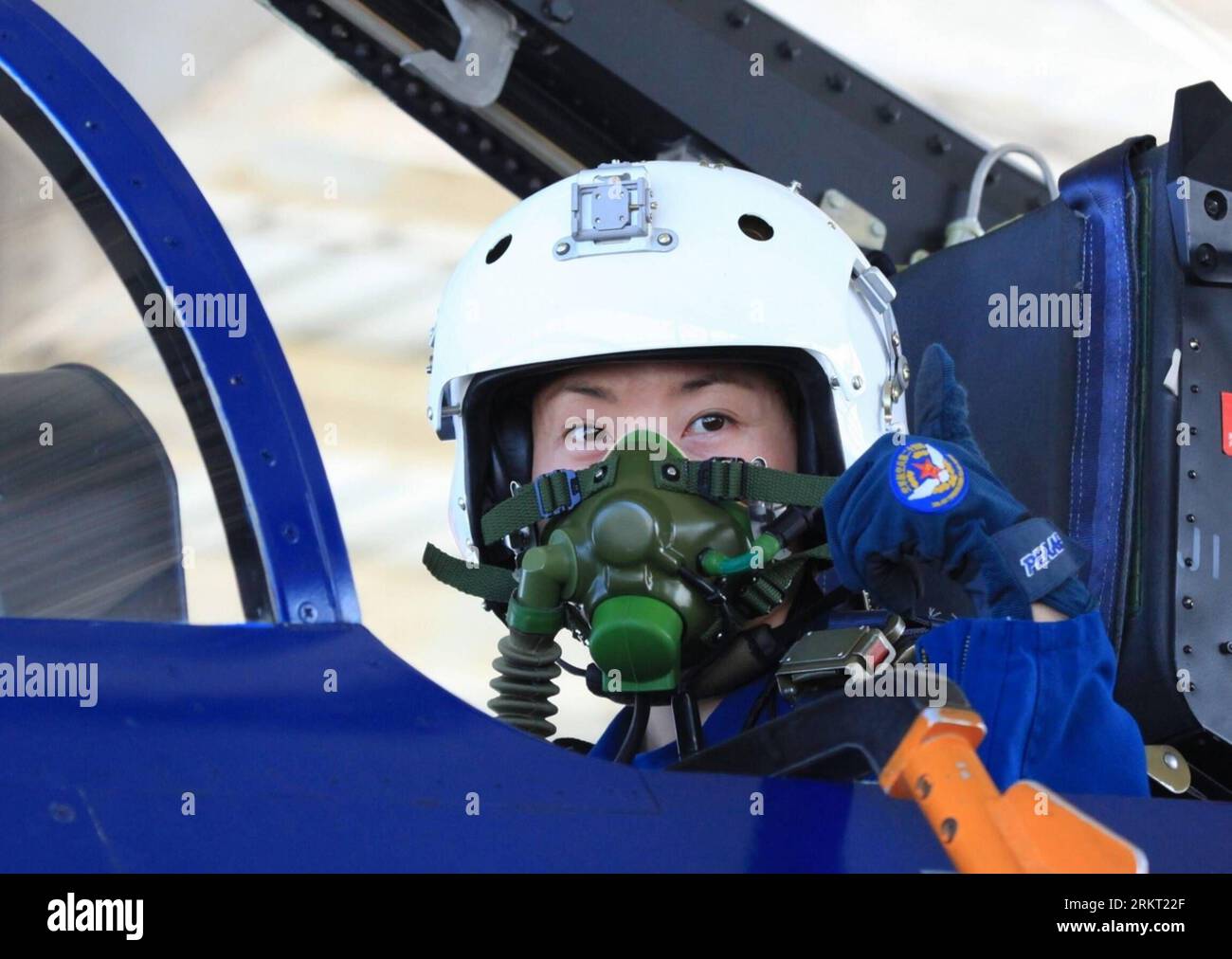 Bildnummer: 58352752  Datum: 15.08.2012  Copyright: imago/Xinhua (120815) -- BEIJING, Aug. 15, 2012 (Xinhua) -- A female fighter pilot of the Chinese People s Liberation Army (PLA) prepares to take off on July 29, 2012. Five female Air Force pilots Wednesday completed their first successful solo flights using the domestically manufactured J-10 fighter jet, the Air Force of the People s Liberation Army (PLA) said. (Xinhua/Yuan Xiaowei)(mcg) CHINA-FEMALE FIGHTER PILOTS-SOLO FLIGHT (CN) PUBLICATIONxNOTxINxCHN Gesellschaft Kultur Tradition ethnische Minderheit xbs x0x 2012 quer      58352752 Date Stock Photo