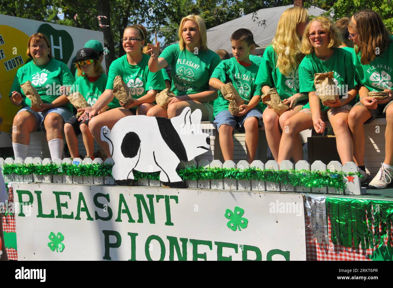 Kinder truck hires stock photography and images Alamy