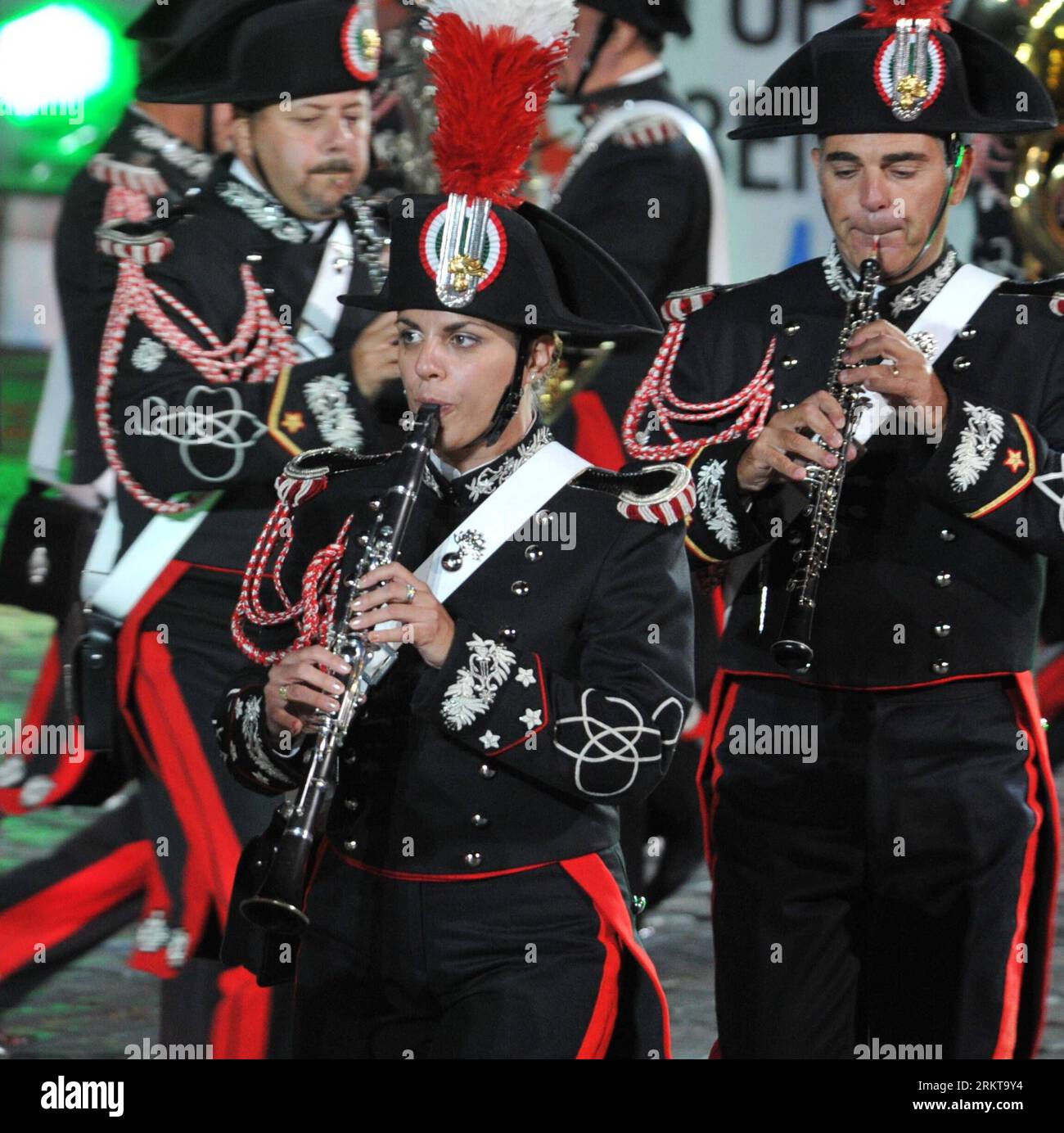 Bildnummer: 58416193  Datum: 01.09.2012  Copyright: imago/Xinhua  MOSCOW,  2012 (Xinhua) -- A team parades during the International Military Music Festival at Red Square in Moscow, on Sept. 1, 2012. Military bands from different countries participate in the annual tattoo. (Xinhua/Pavel) (lr) RUSSIA-MOSCOW-INTERNATIONAL MILITARY MUSIC FESTIVAL PUBLICATIONxNOTxINxCHN Gesellschaft Militär Musik Militärmusik Musikfestival Militärmusikfestival xas x0x premiumd 2012 quadrat     58416193 Date 01 09 2012 Copyright Imago XINHUA Moscow 2012 XINHUA a Team Parades during The International Military Music F Stock Photo