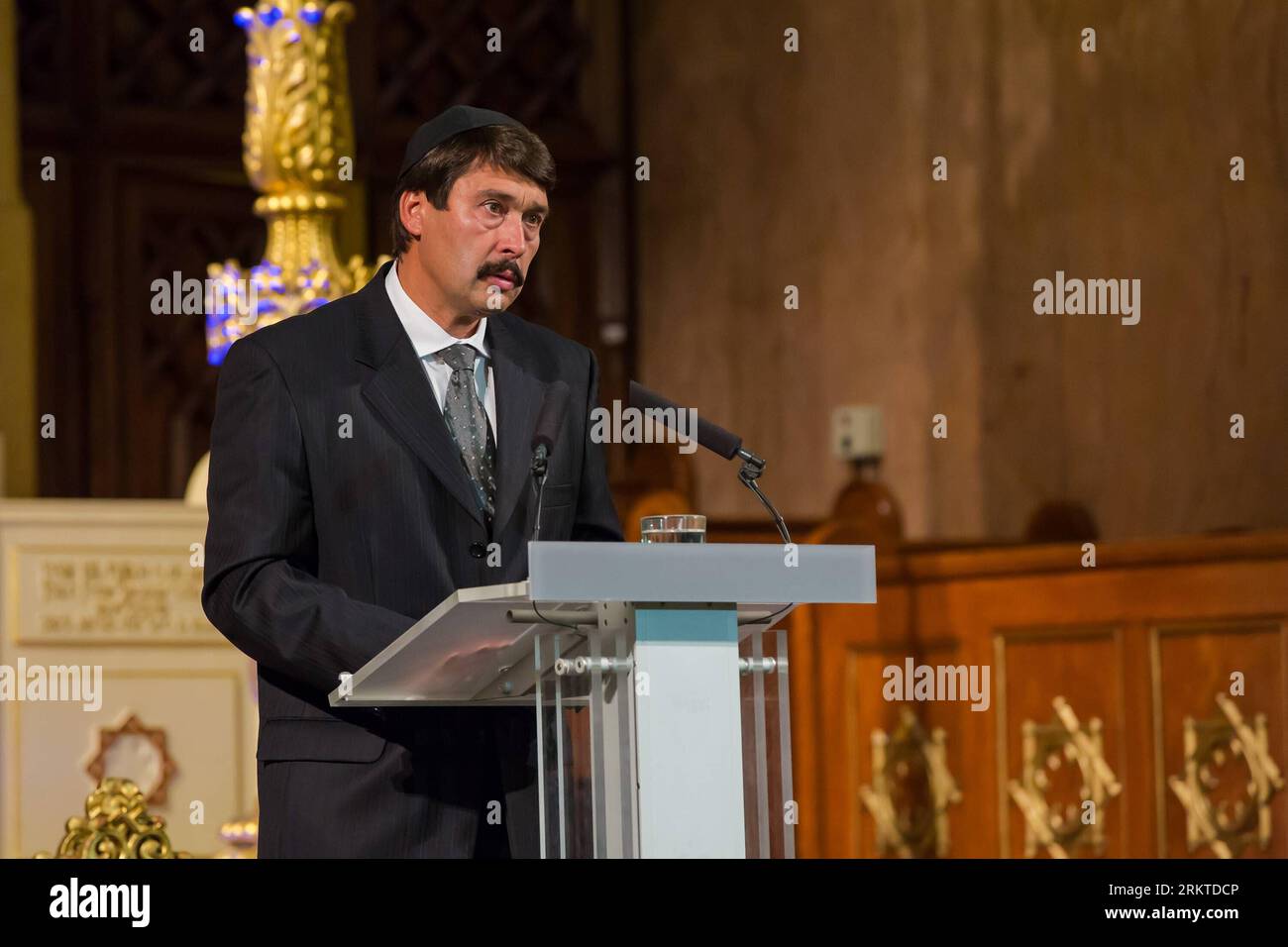 Bildnummer: 58450456  Datum: 09.09.2012  Copyright: imago/Xinhua BUDAPEST, Sept. 9, 2012  -- President of Hungary Janos Ader delivers a speech during a ceremony held to commemorate the 100th anniversary of the birth of the Swedish diplomat Raoul Wallenberg, who saved thousands of Budapest s Jews during World War II, in Budapest, Hungary on Sept. 9, 2012. The Hungarian government declared 2012 as Raoul Wallenberg Year, to commemorate the 100th anniversary of the birth of the Swedish diplomat. (Xinhua/Attila Volgyi) (cl) HUNGARY-SWEDEN-RAOUL WALLENBERG-COMMEMORATION PUBLICATIONxNOTxINxCHN Politi Stock Photo