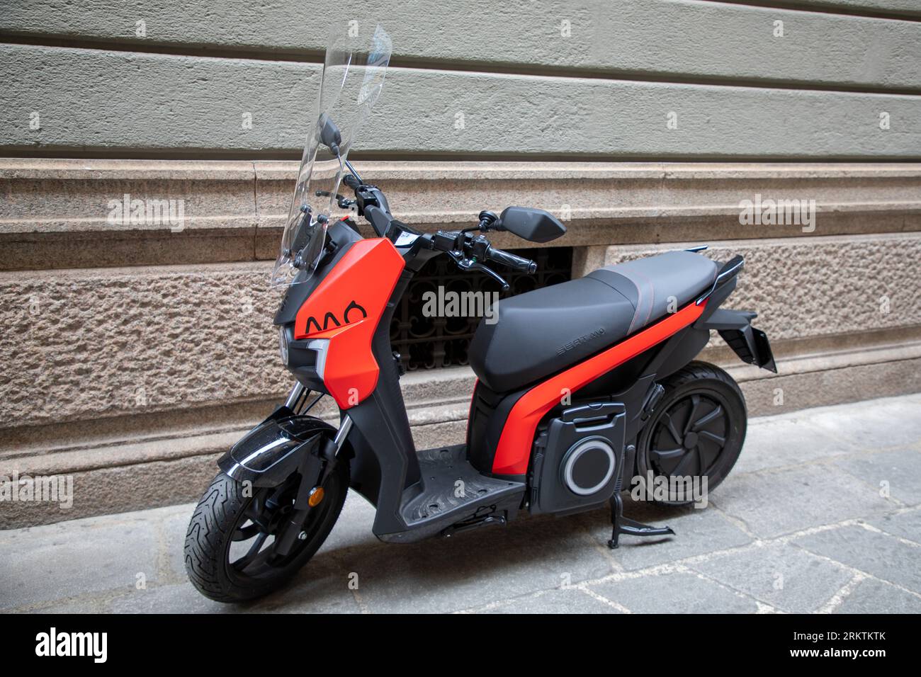 Red 125cc scooter hires stock photography and images Alamy