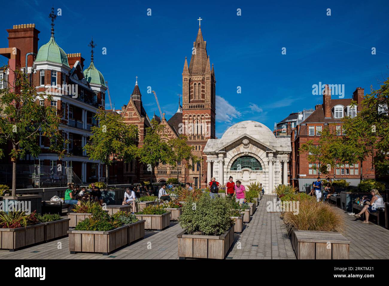 Brown Hart Gardens Mayfair London. Located off Duke Street in London's  Mayfair. Small public garden built on top of an electricity substation in 1906 Stock Photo