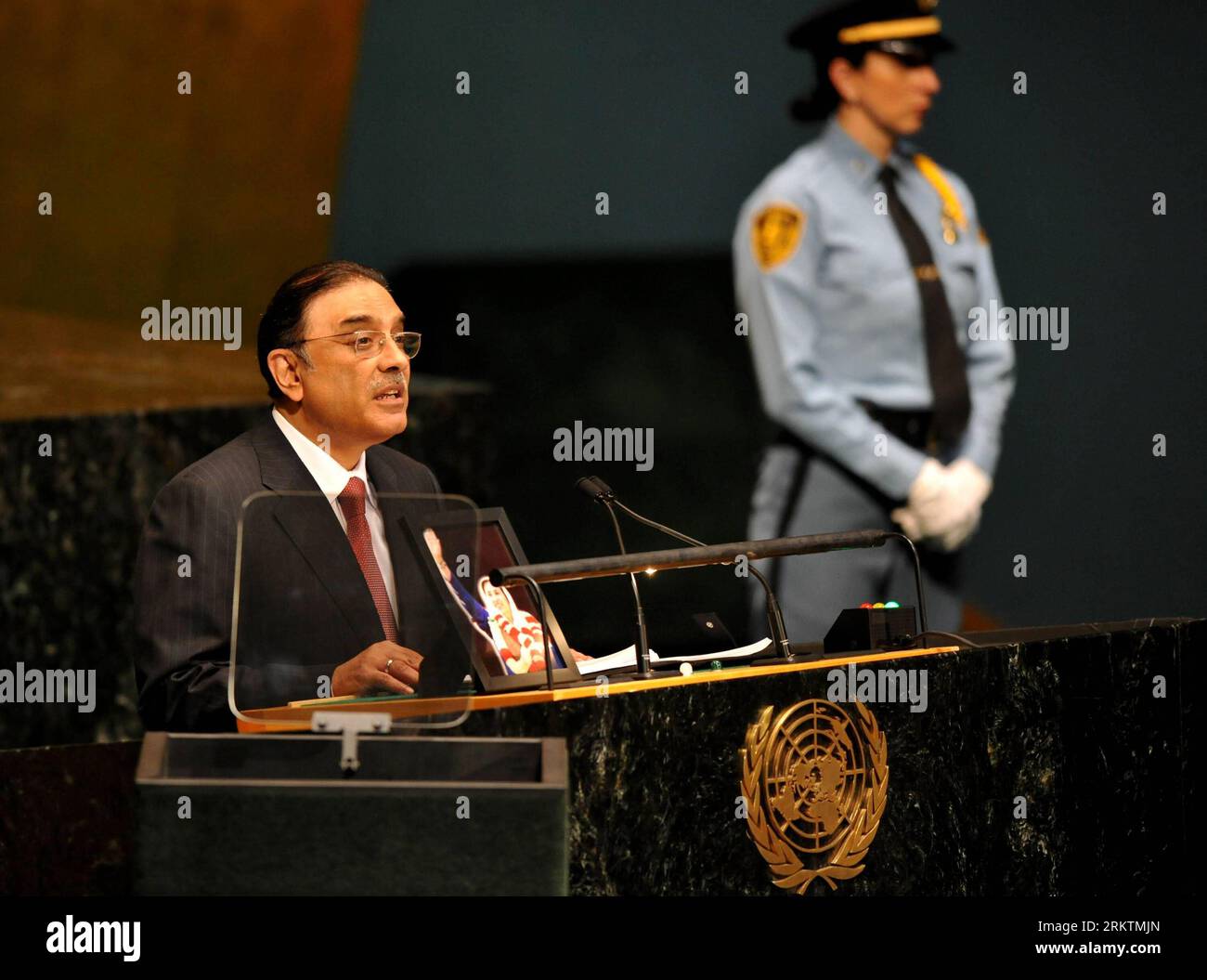 (120925) -- NEW YORK, Sept. 25, 2012 (Xinhua) -- Asif Ali Zardari, president of the Islamic Republic of Pakistan, addresses the 67th session of the UN General Assembly s annual general debate at the UN headquarters in New York, the United States, Sept. 25, 2012. The debate started here on Tuesday. (Xinhua/Wang Lei) UN-NEW YORK-GENERAL ASSEMBLY-ANNUAL DEBATE PUBLICATIONxNOTxINxCHN Stock Photo
