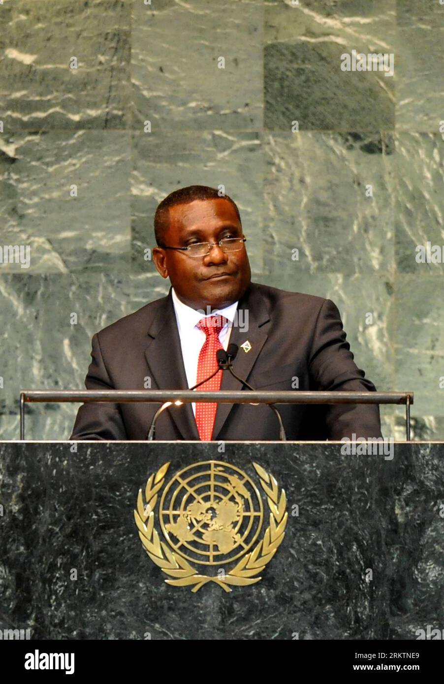 Bildnummer: 58522440  Datum: 27.09.2012  Copyright: imago/Xinhua NEW YORK, Sept. 27, 2012 - Solomon Islands Prime Minister Gordon Darcy Lilo addresses the General Debate of the 67th session of the UN General Assembly at the UN headquarters in New York, the United States, Sept. 27, 2012, as the week-long event entered into its third day here on Thursday. (Xinhua/Wang Lei) (nxl) UN-NEW YORK-GENERAL ASSEMBLY-GENERAL DEBATE PUBLICATIONxNOTxINxCHN People Politik UN Generalversammlung Vereinte Nationen xns x0x 2012 hoch     58522440 Date 27 09 2012 Copyright Imago XINHUA New York Sept 27 2012 Solomo Stock Photo