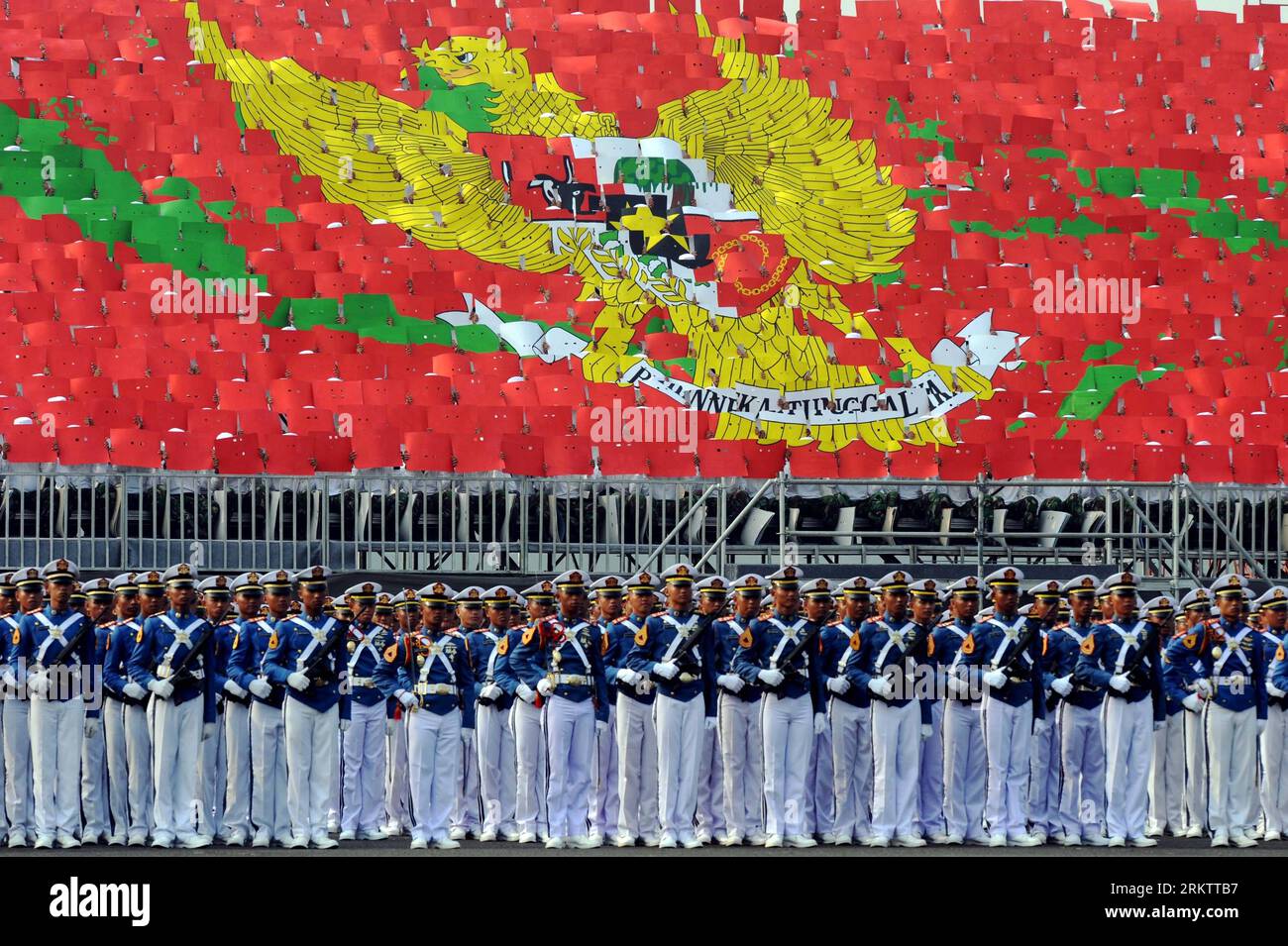 Bildnummer: 58548397  Datum: 03.10.2012  Copyright: imago/Xinhua (121003) -- JAKARTA, Oct. 3, 2012 (Xinhua) -- Indonesian Air force soldiers line up in front of the country s symbol of Garuda Pancasila during a rehearsal for the 67th anniversary of Indonesia s National Army at Halim Perdana Kusuma airport in Jakarta, Indonesia, Oct. 3, 2012. Indonesia s National Army Anniversary falls on Oct. 5 every year. (Xinhua/Agung Kuncahya B.) (dzl) INDONESIA-JAKARTA-NATIONAL ARMY ANNIVERSARY-REHEARSAL PUBLICATIONxNOTxINxCHN Gesellschaft Militär Jubiläum Jahrestag x0x xmb 2012 quer      58548397 Date 03 Stock Photo
