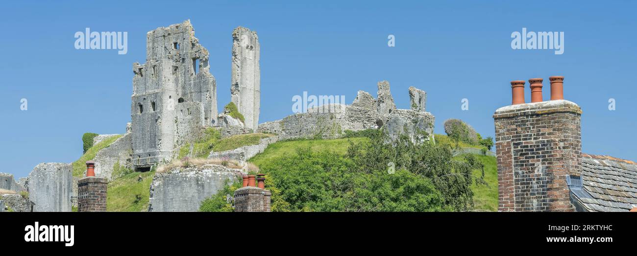 View the summer Corfe castle, Dorset, UK Stock Photo