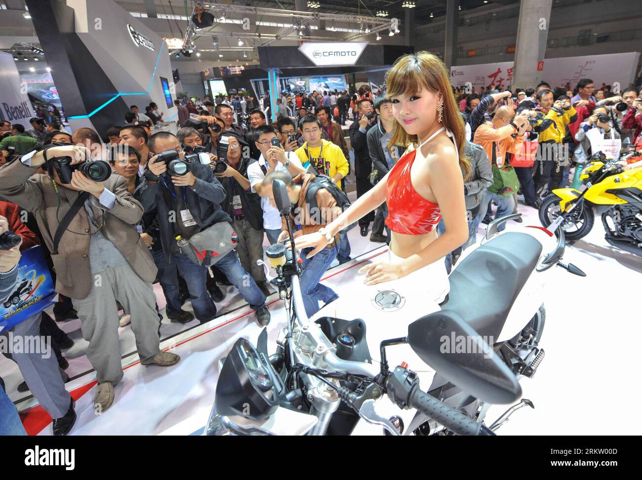 Bildnummer: 58577706  Datum: 11.10.2012  Copyright: imago/Xinhua (121011) -- CHONGQING, Oct. 11, 2012 (Xinhua) -- A model sits on a motorcycle exhibited in the 11th China International Motorcycle Trade Exhibition in southwest China s Chongqing Municipality, Oct. 11, 2012. More than 400 motorcycle companies from 10 countries and regions attended the four-day expo kicked off on Thursday. About 100 international traders also participated in the fair, and the purchase sum is expected to exceed 100 million U.S. dollars. (Xinhua/Liu Chan) (hy) CHINA-CHONGQING-MOTOR CYCLE EXPO-OPENING (CN) PUBLICATIO Stock Photo