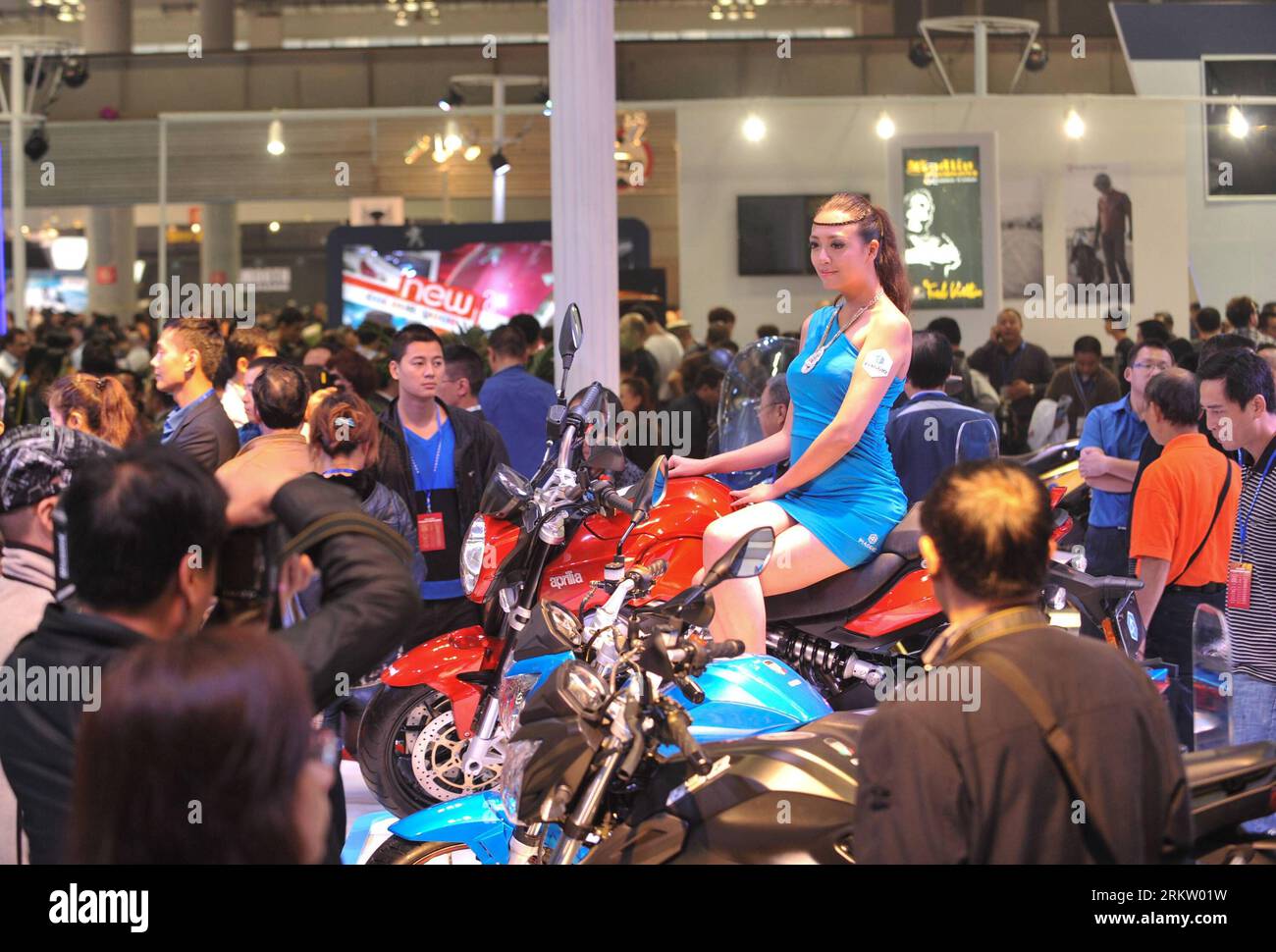 Bildnummer: 58577701  Datum: 11.10.2012  Copyright: imago/Xinhua (121011) -- CHONGQING, Oct. 11, 2012 (Xinhua) -- A model sits on a motorcycle exhibited in the 11th China International Motorcycle Trade Exhibition in southwest China s Chongqing Municipality, Oct. 11, 2012. More than 400 motorcycle companies from 10 countries and regions attended the four-day expo kicked off on Thursday. About 100 international traders also participated in the fair, and the purchase sum is expected to exceed 100 million U.S. dollars. (Xinhua/Liu Chan) (hy) CHINA-CHONGQING-MOTOR CYCLE EXPO-OPENING (CN) PUBLICATIO Stock Photo