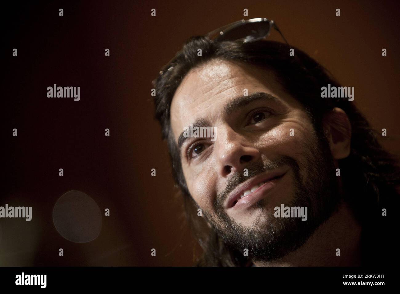 Bildnummer: 58609816  Datum: 18.10.2012  Copyright: imago/Xinhua MEXICO CITY,  -- Spanish dancer and choreographer Joaquin Cortes attends a press conference in Mexico City, capital of Mexico, Oct. 18, 2012. Joaquin Cortes announced that his show titled Cale will be presented on Oct. 19. (Xinhua/Rodrigo Oropeza) (zf) MEXICO-MEXICO CITY-ENTERTAINMENT-JOAQUIN CORTES PUBLICATIONxNOTxINxCHN people Entertainment Porträt x0x xmb 2012 quer     58609816 Date 18 10 2012 Copyright Imago XINHUA Mexico City Spanish Dancer and Choreographer Joaquin Cortes Attends a Press Conference in Mexico City Capital of Stock Photo