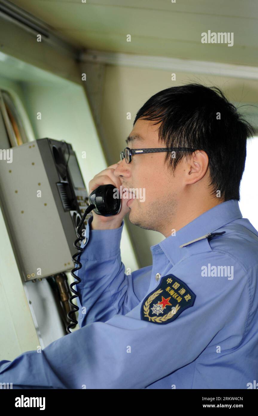 Fighter Barnlig Ved Japanese ship radio hi-res stock photography and images - Alamy