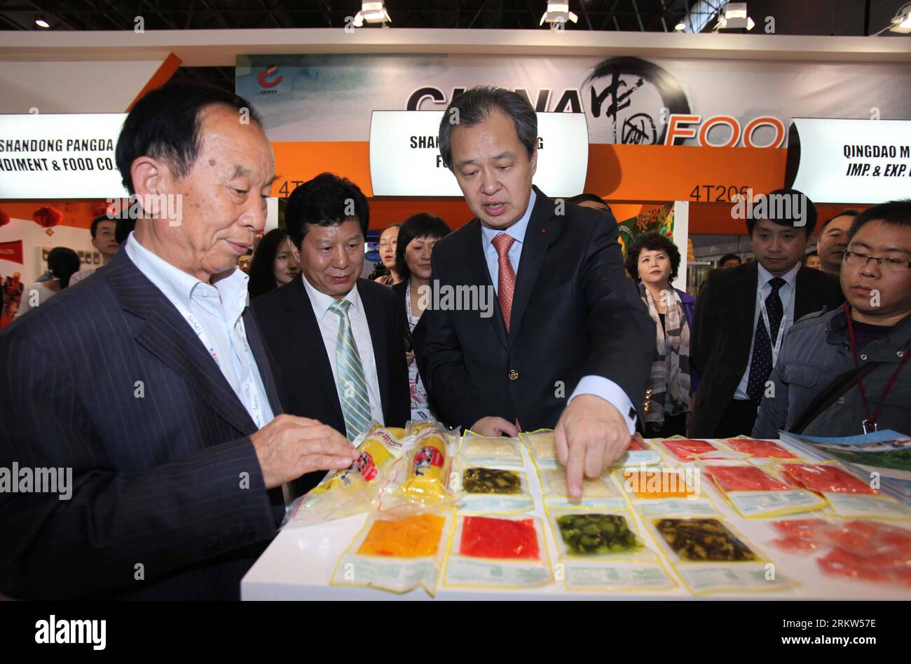 Chinese food in paris france hires stock photography and images Alamy