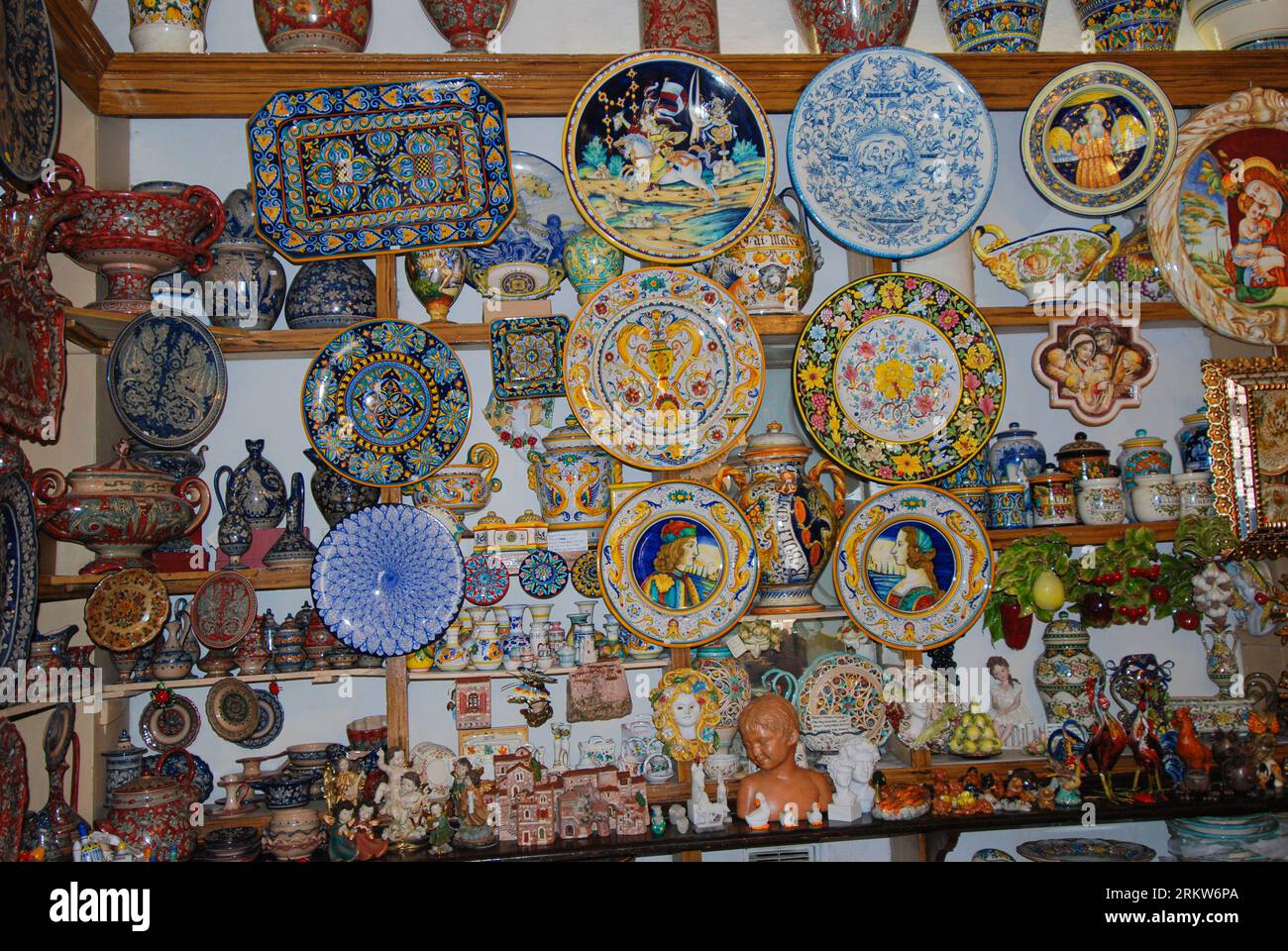 Tuscany italy ceramic painted pottery hires stock photography and