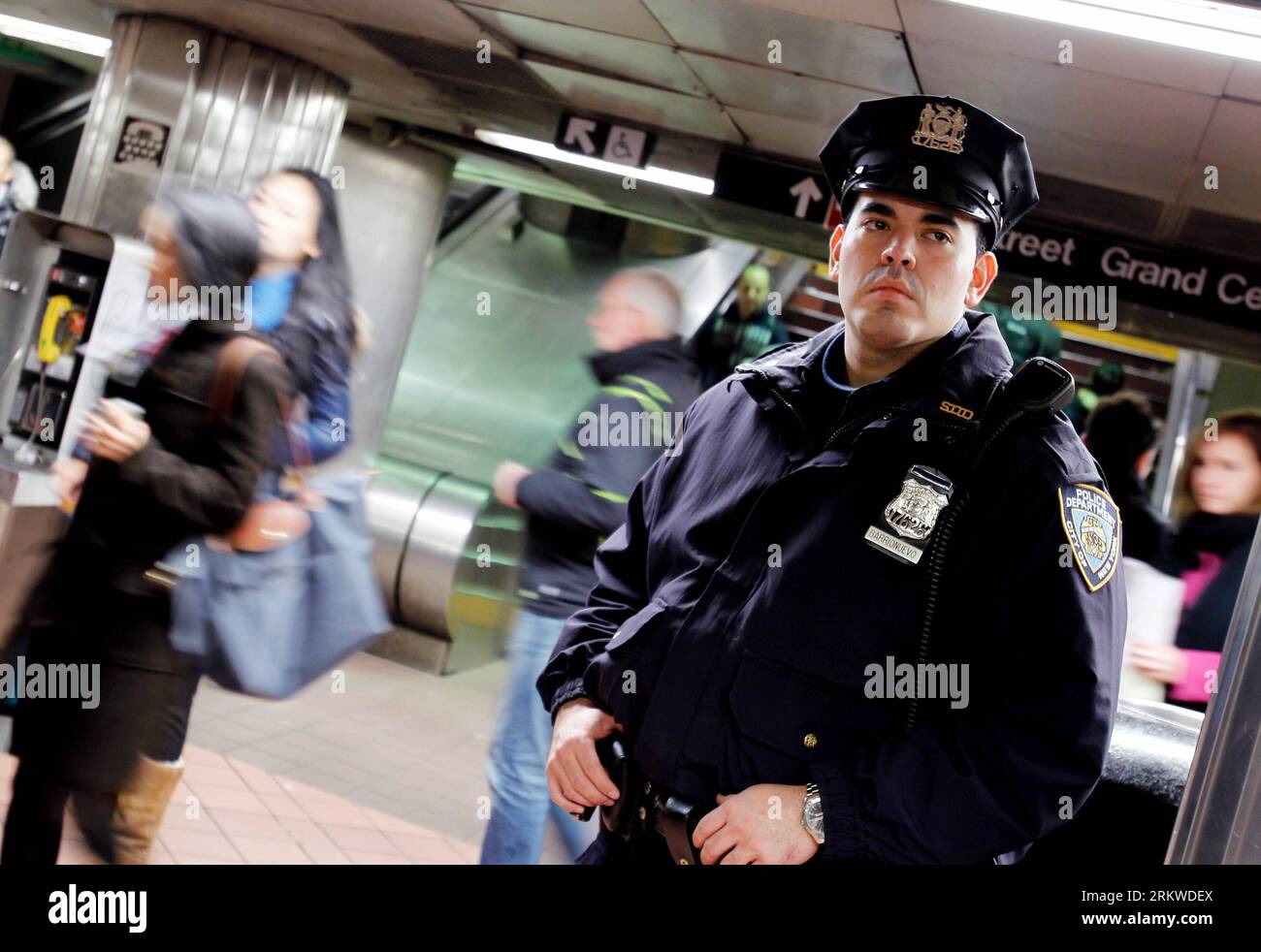 2012 the new york policeman hi-res stock photography and images - Alamy