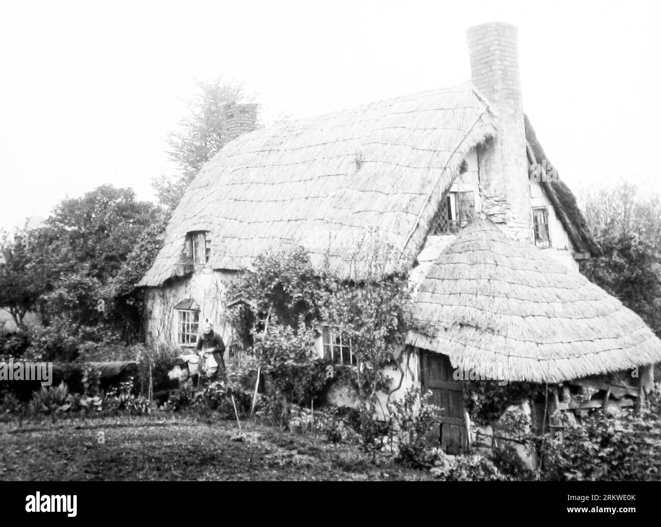 Victorian thatched cottage Black and White Stock Photos & Images - Alamy
