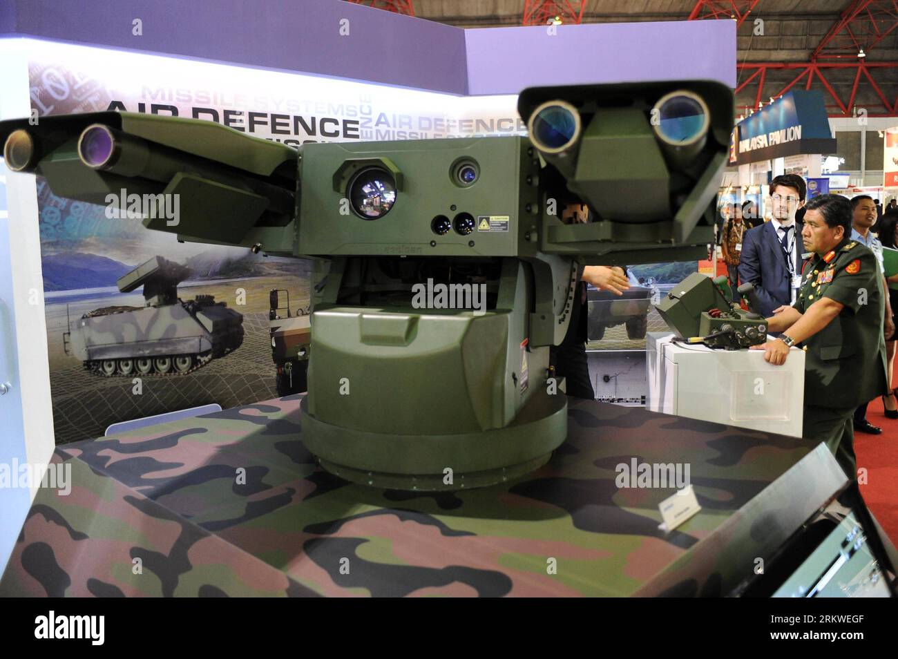 Bildnummer: 58673904  Datum: 07.11.2012  Copyright: imago/Xinhua (121107) -- JAKARTA, Nov. 7, 2012 (Xinhua) -- An Aselsan Air Defence equipment is displayed at the Indodefence 2012 Expo and Forum held in Jakarta International Expo Kemayoran, Indonesia, Nov. 7, 2012. As many as 603 firms from 42 countries and areas attended the Indodefence 2012 Expo and Forum Wednesday, one of the biggest industry gatherings in Southeast Asia this year. (Xinhua/Veri Sanovri) (zjl) INDONESIA-JAKARTA-INDODEFENCE 2012 PUBLICATIONxNOTxINxCHN Wirtschaft Rüstung Industrie Rüstungsindustrie Messe Rüstungsmesse Militär Stock Photo