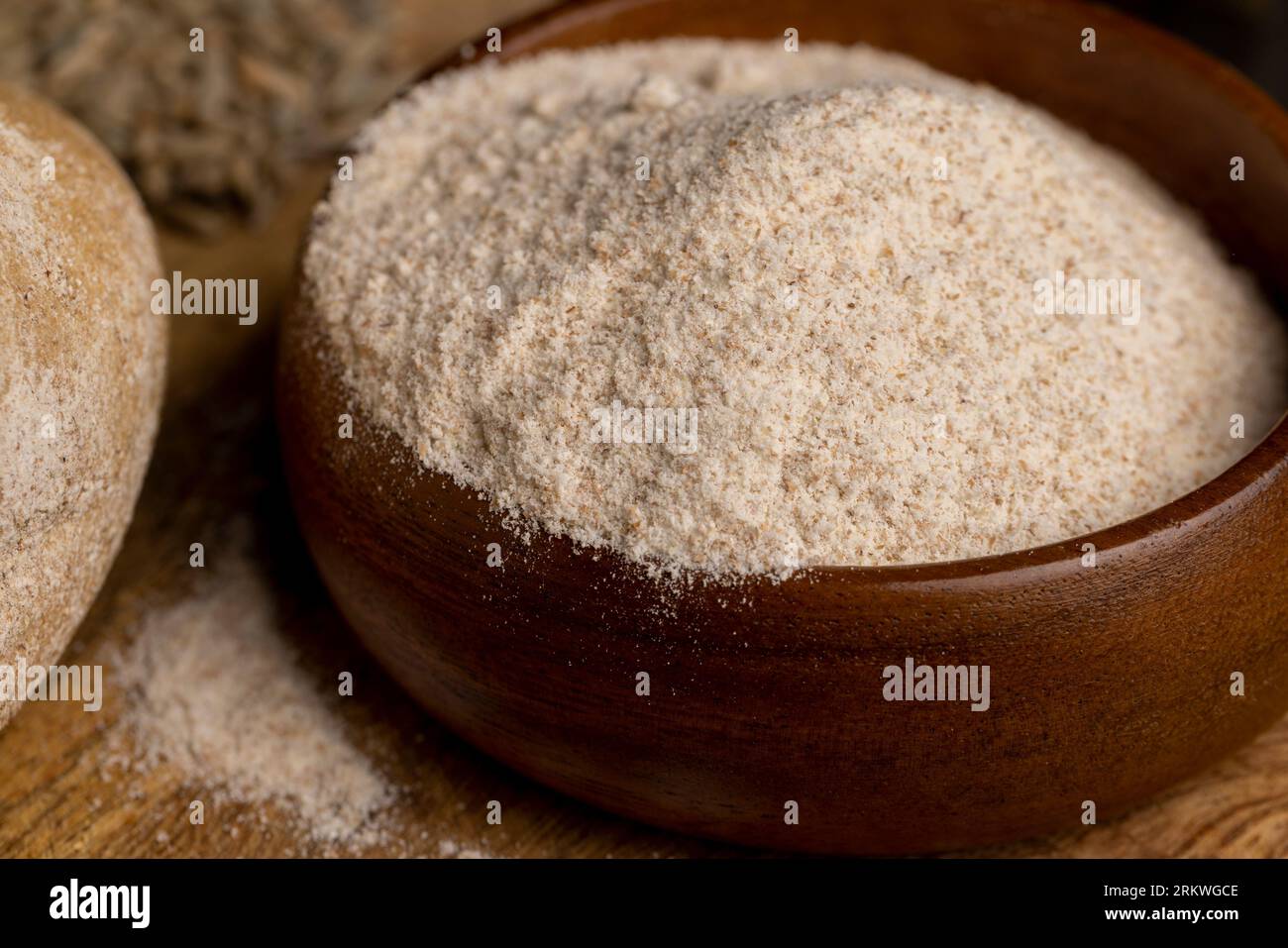 Wheat flour with bran for cooking bread, unrefined organic flour with