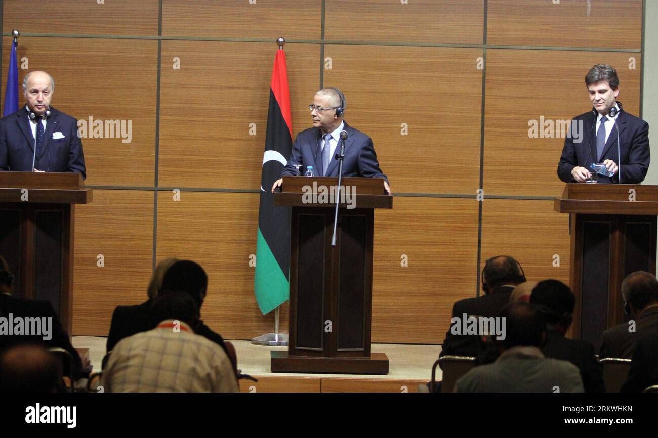 Bildnummer: 58694343  Datum: 12.11.2012  Copyright: imago/Xinhua (121112) -- TRIPOLI, Nov. 12, 2012 (Xinhua) -- French Foreign Minister Laurent Fabius (L) speaks during a joint press conference with Libyan Prime Minister-designate Ali Zeidan (C) and French Minister of Economic Recovery Arnaud Montebourg in Tripoli, Libya, Nov. 12, 2012. (Xinhua/Hamza Turkia) LIBYA-TRIPOLI-DIPLOMACY-FRANCE-FM PUBLICATIONxNOTxINxCHN Politik People x1x xdd premiumd 2012 quer   Zeidan Seidan     58694343 Date 12 11 2012 Copyright Imago XINHUA  Tripoli Nov 12 2012 XINHUA French Foreign Ministers Laurent Fabius l Sp Stock Photo