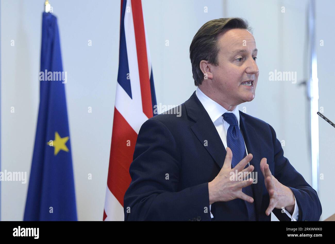 Bildnummer: 58757813  Datum: 23.11.2012  Copyright: imago/Xinhua (121123) -- BRUSSELS, Nov. 23, 2012 (Xinhua) -- British Prime Minister David Cameron attends a press conference at the end of an extraordinary EU summit in Brussels, capital of Belgium, on Nov. 23, 2012. Top leaders of the European Union (EU) failed to reach an agreement on the bloc s trillion-euro budget framework for 2014-2020 at a two-day special summit in Brussels, with its negotiations postponed until early next year, President of European Council HermanxVanxRompuy said here on Friday afternoon. (Xinhua/Wu Wei)(yt) BELGIUM-E Stock Photo