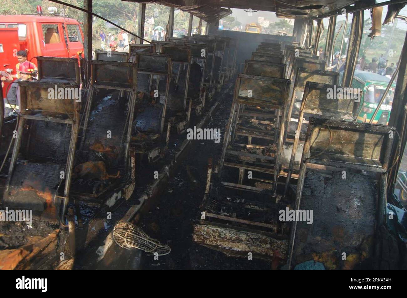 Bildnummer: 58870462  Datum: 04.12.2012  Copyright: imago/Xinhua (121204) -- DHAKA, Dec. 4, 2012 (Xinhua) -- Photo taken on Dec. 4, 2012 shows the inside of a burnt bus done by activists of the Jamaat-e-Islami during a country-wide dawn-to-dusk hartal in Dhaka, capital of Bangladesh. A one-day hartal by the largest Islamist party Jamaat-e-Islami demanding release of its leaders who face charges of war crimes, threw normal life out of gear across Bangladesh Tuesday. (Xinhua) BANGLADESH-DHAKA-HARTAL PUBLICATIONxNOTxINxCHN Streik Ausschreitungen Demo Gesellschaft x0x xds 2012 quer      58870462 D Stock Photo