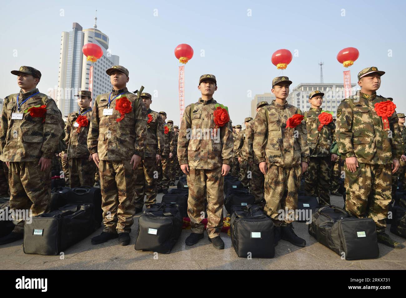 Bildnummer: 58903902  Datum: 10.12.2012  Copyright: imago/Xinhua (121210) -- TAIYUAN, Dec. 10, 2012 (Xinhua) -- Newly recruited soldiers of People s Liberation Army (PLA) attend a farewell ceremony before setting off at Taiyuan Railway Station in Taiyuan, capital of north China s Shanxi Province, Dec. 10, 2012. (Xinhua/Hu Yuanjia) (zc) CHINA-RECRUITS-SETTING OFF (CN) PUBLICATIONxNOTxINxCHN Gesellschaft Militär Rekruten Einberufung Rekrutierung Soldat x0x xac 2012 quer      58903902 Date 10 12 2012 Copyright Imago XINHUA  Taiyuan DEC 10 2012 XINHUA newly  Soldiers of Celebrities S Liberation Ar Stock Photo