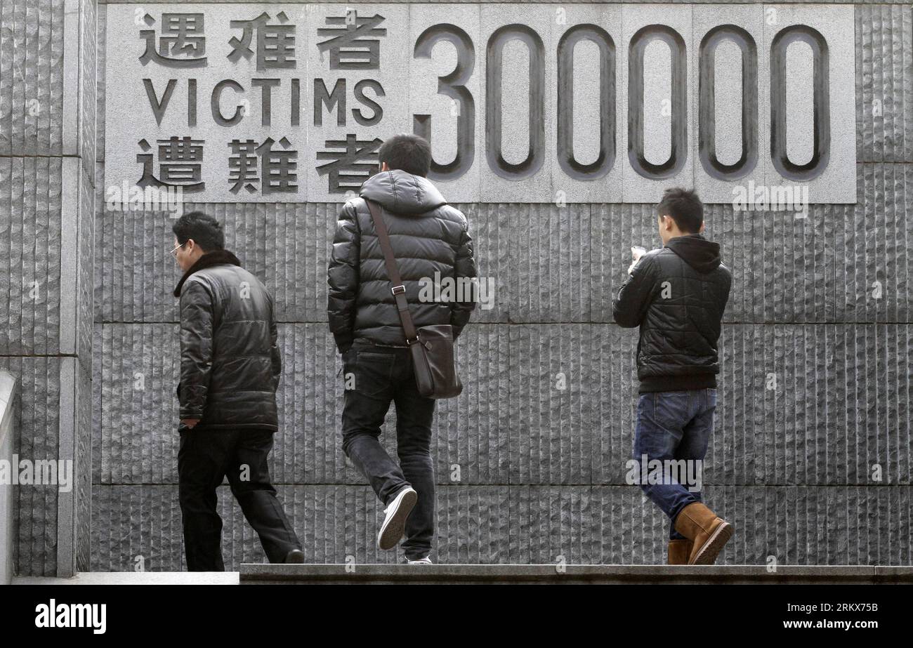 Bildnummer: 58906426  Datum: 11.12.2012  Copyright: imago/Xinhua (121211) -- NANJING, Dec. 11, 2012 (Xinhua) -- visit the Memorial Hall of the Victims in Nanjing Massacre by Japanese Invaders during the World War II in Nanjing, capital of east China s Jiangsu Province, Dec. 11, 2012. A series of memorial activities will be held to commemorate the 75th anniversary of the Nanjing Massacre that left some 300,000 Chinese dead when the Japanese occupied Nanjing on Dec. 13, 1937 and began a six-week massacre. (Xinhua/Dong Jinlin) (mp) CHINA-NANJING-MASSACRE-75TH ANNIVERSARY-MEMORIAL ACTIVITIES (CN) Stock Photo