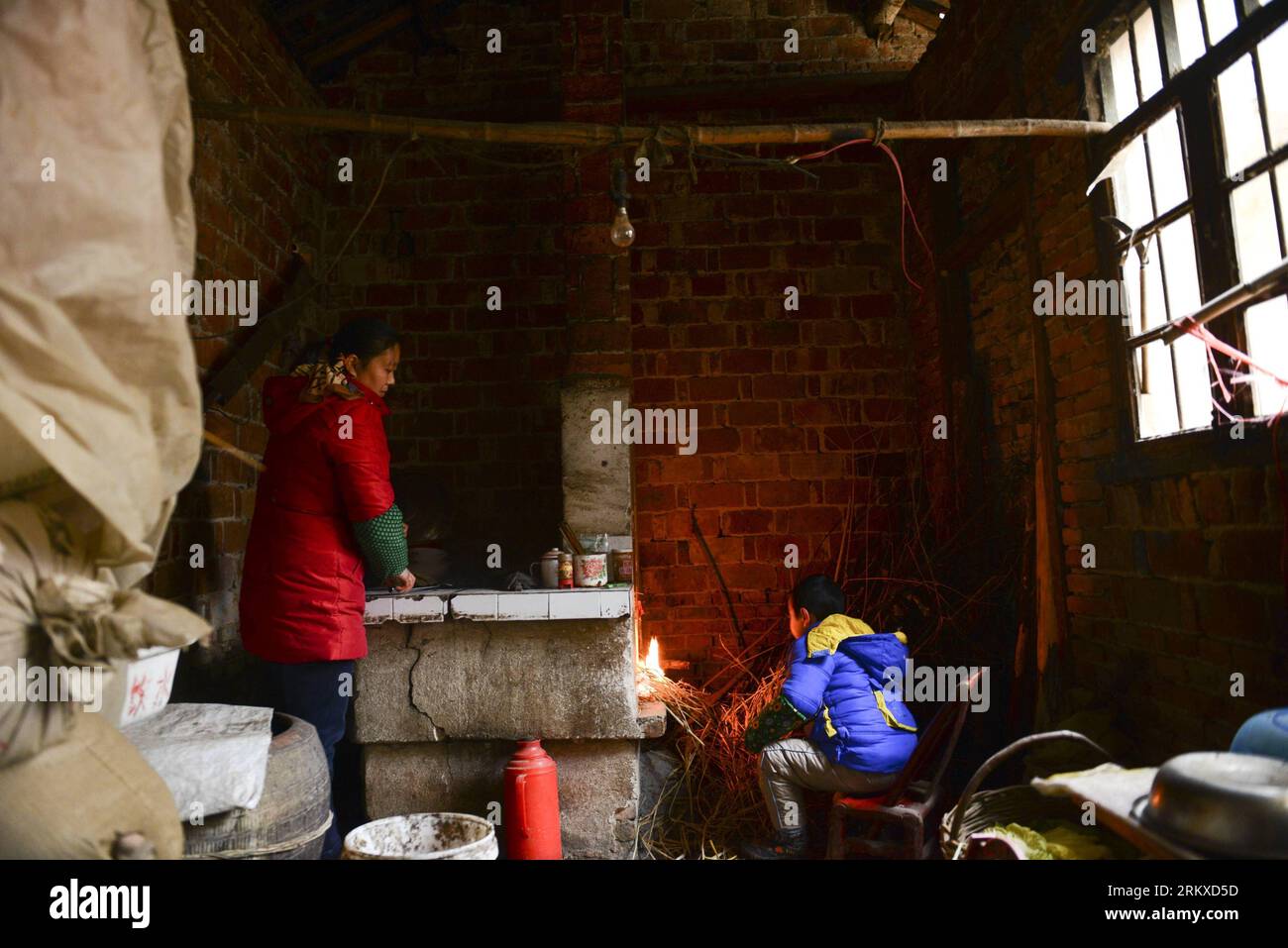 Bi Dahua, a young boy suffering from leukemia, helps his mother light a fire at home in Dingyuan Township of Luoshan County, central China s Henan Province, Dec. 20, 2012. Bi was diagnosed with leukemia in 2010, and has spent over 180,000 yuan (28,872 U.S. dollars) for medical treatment. (Xinhua/Jin Liangkuai) (ry) CHINA-HENAN-LEUKEMIA-CHILDREN (CN) PUBLICATIONxNOTxINxCHN   Bi Dahua a Young Boy Suffering from Leukemia Helps His Mother Light a Fire AT Home in Ding Yuan Township of  County Central China S Henan Province DEC 20 2012 Bi what diagnosed With Leukemia in 2010 and has spent Over 180 0 Stock Photo