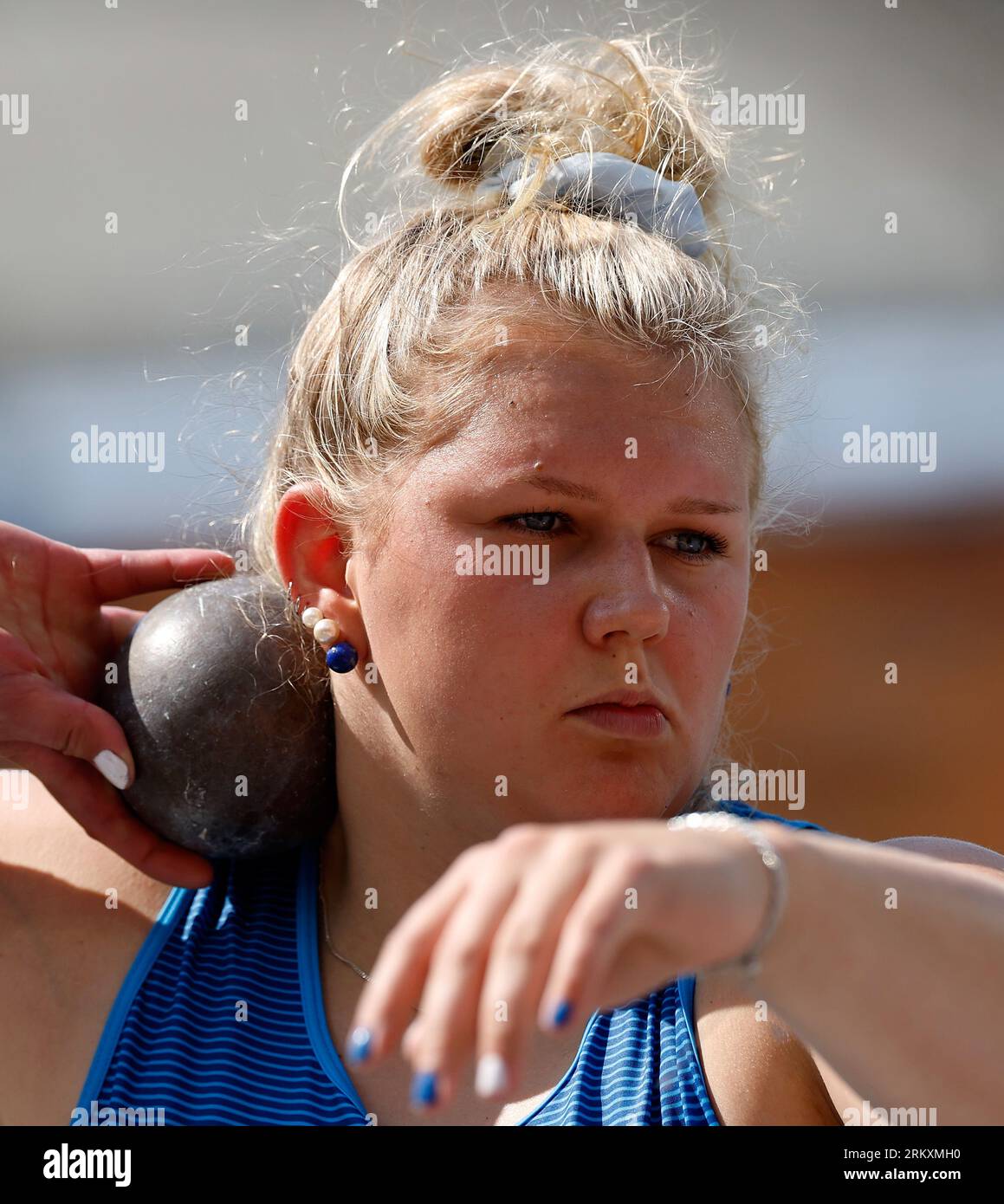 Womens shot put qualification hires stock photography and images Alamy