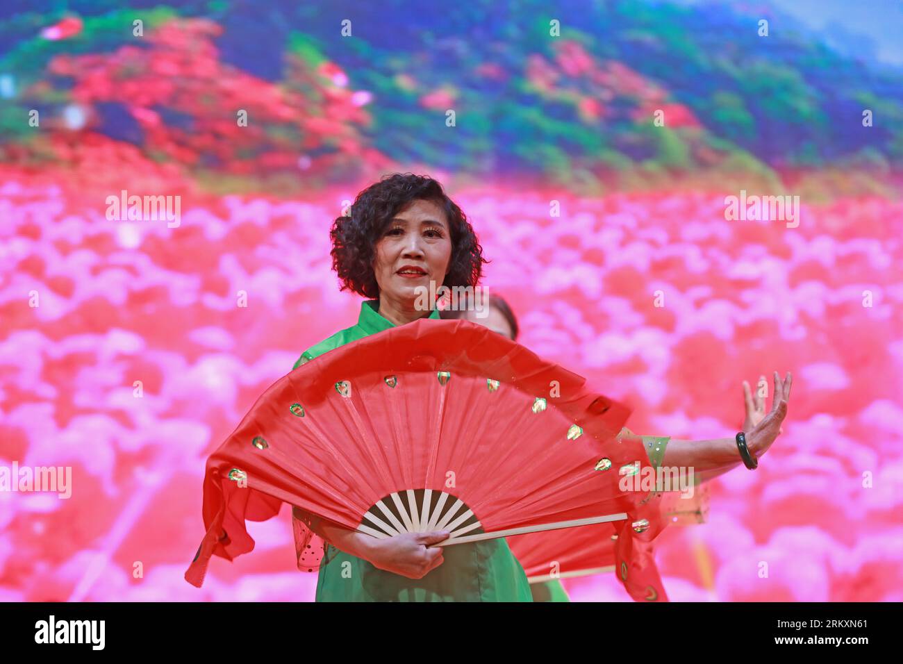 Classical chinese dance hi-res stock photography and images - Alamy