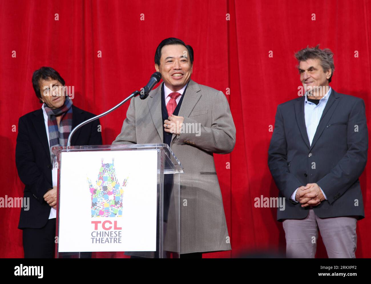 Bildnummer: 59046541  Datum: 11.01.2013  Copyright: imago/Xinhua LOS ANGELES, Jan. 11, 2013 - Li Dongsheng (C), chairman of the Board and Chief Executive Officer of TCL Corporation, speaks during a ceremony at Grauman s Chinese Theatre in Hollywood, Los Angeles, the United States, on Jan. 11, 2013. The renowned Grauman s Chinese Theatre in Hollywood, Los Angeles, was renamed the TCL Chinese Theatre on Friday, after TCL Corporation, a major Chinese electronics company, bought the naming rights for 10 years. (Xinhua/Xue Ying) US-LOS ANGELES-TCL-CHINESE THEATRE PUBLICATIONxNOTxINxCHN Wirtschaft P Stock Photo