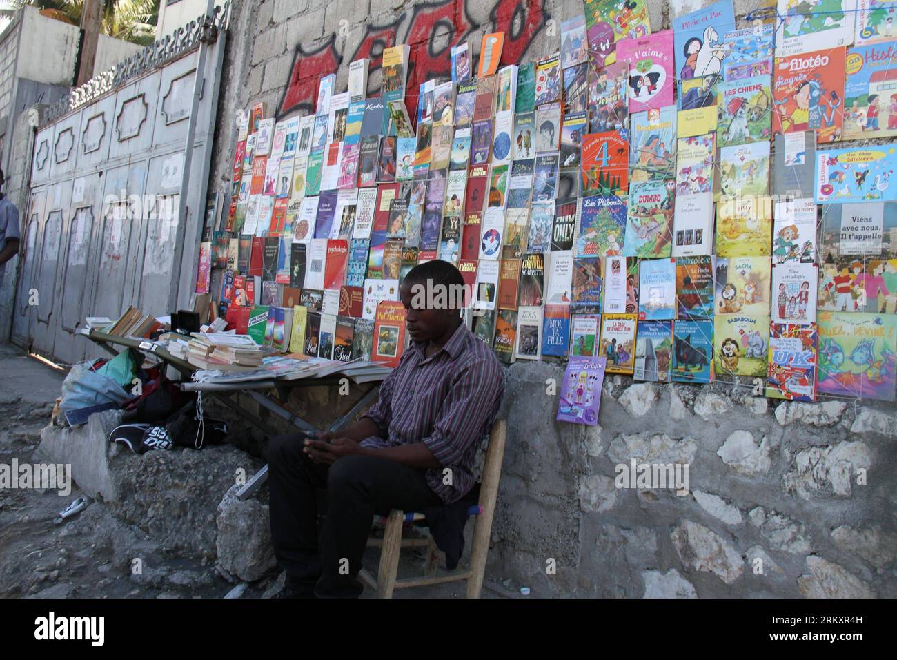 Port au prince haiti street hi-res stock photography and images