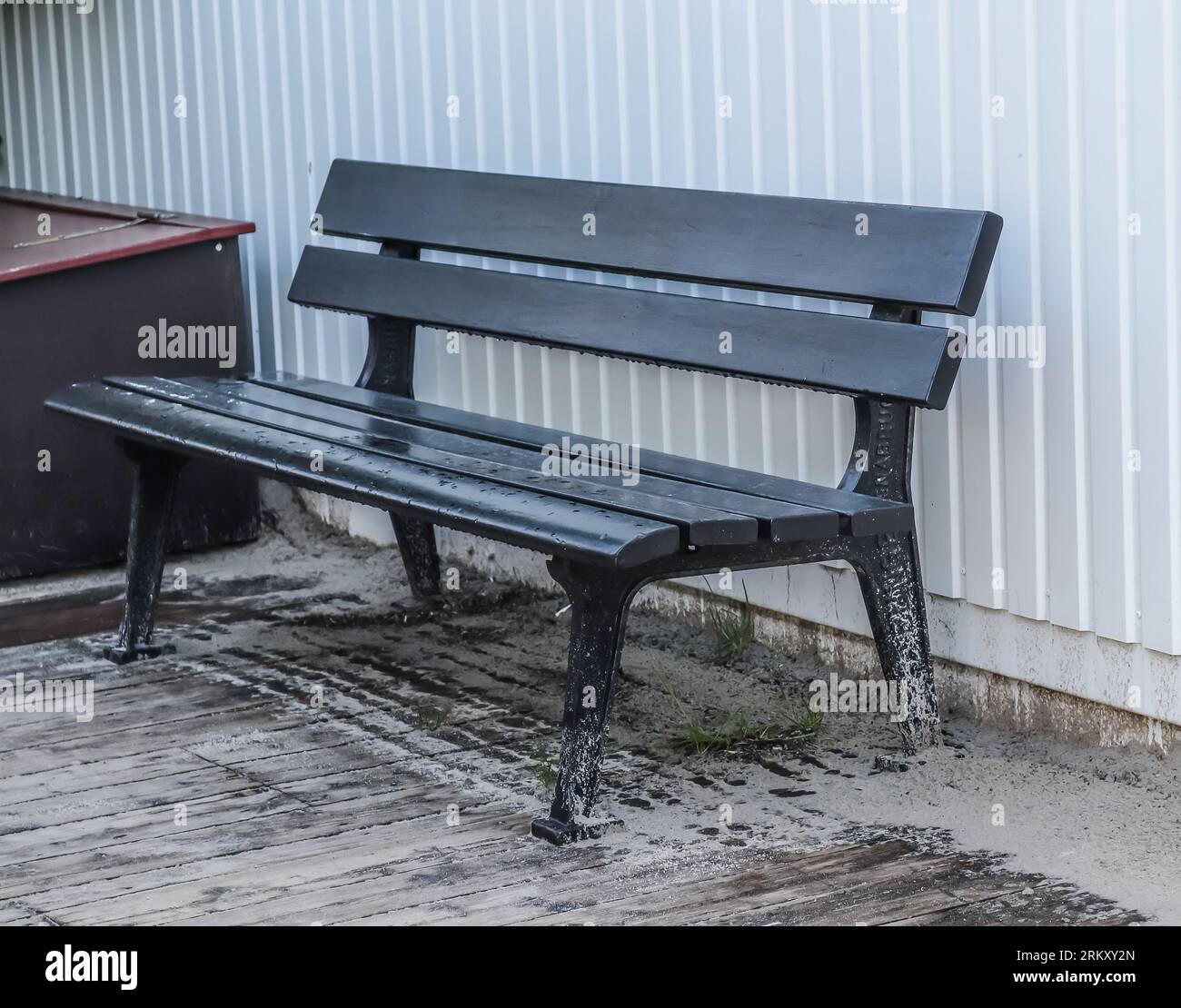 Nature table found object hi-res stock photography and images - Alamy