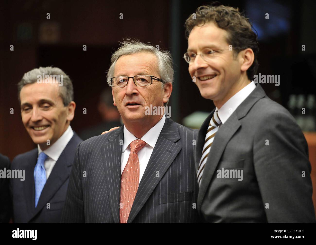 Bildnummer: 59114597  Datum: 21.01.2013  Copyright: imago/Xinhua (130121) -- BRUSSELS, Jan. 21, 2013 (Xinhua) -- Italian minister of Economy and Finance Vittorio Grilli, Luxembourg s Prime Minister and Eurogroup President Jean-Claude Juncker and Dutch Finance Minister Jeroen Dijsselbloem (L to R) pose for photos before a Eurogroup financial ministers meeting at the EU headquarters in Brussels, capital of Belgium, Jan. 21, 2013. The new president of the Eurogroup to replace outgoing leader Jean-Claude Juncker will be appointed during the meeting, and Dijsselbloem is the only established candida Stock Photo