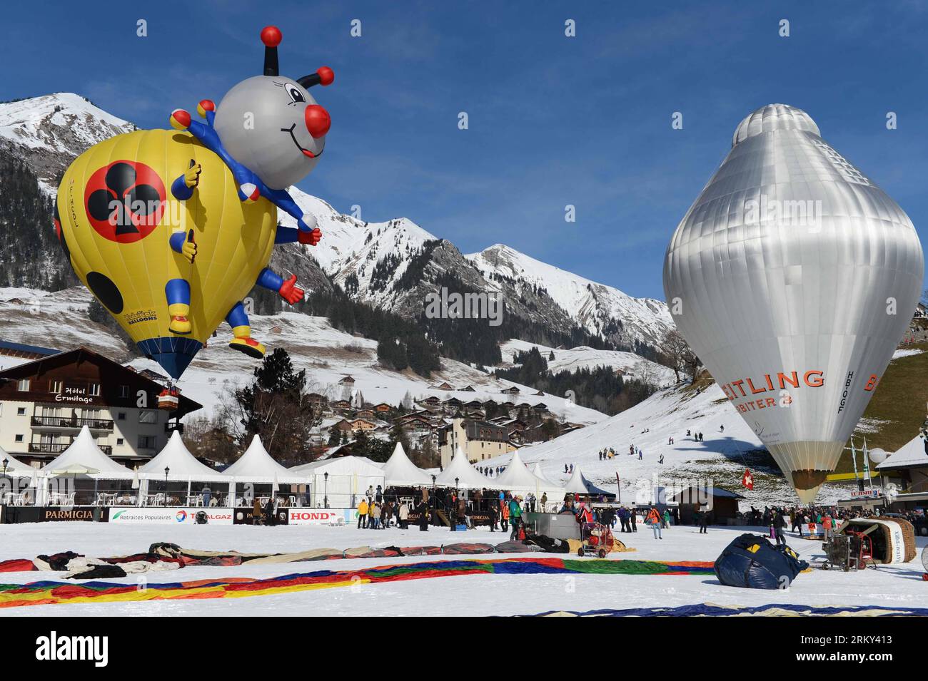 Bildnummer: 59138111  Datum: 26.01.2013  Copyright: imago/Xinhua (130126) -- CHATEAU-D OEX, Jan. 26, 2013 (Xinhua) -- Cartoon balloons take off at the 35th International Ballon Festival in Chateau-d Oex, Switzerland, Jan. 26, 2013. The 9-day ballon festival kicked off here on Saturday with the participation of over 80 balloons from 15 countries and regions. (Xinhua/Wang Siwei)(zf) SWITZERLAND-CHATEAU-D OEX-INTERNATIONAL BALLOON FESTIVAL PUBLICATIONxNOTxINxCHN Gesesllchaft Heisluftballon Ballon Heissluftballonfestival Ballonfestival xdp x0x premiumd 2013 quer      59138111 Date 26 01 2013 Copyr Stock Photo