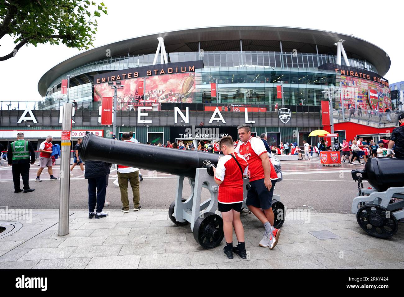 Emirates stadium view arsenal 2023 hi-res stock photography and images ...