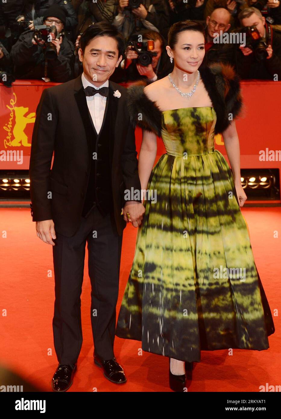 Bildnummer: 59188754  Datum: 07.02.2013  Copyright: imago/Xinhua Chinese actor Tony Leung (L) and Chinese actress Zhang Ziyi arrive on the red carpet for the opening ceremony of the 63rd Berlin film festival in Berlin, Germany, on Feb. 7, 2013. The 63rd Berlin film festival opened Thursday with a martial arts epic The grandmaster of Chinese director Wong Kar Wai who will also lead the jury of this Berlinale. (Xinhua/Ma Ning) GERMANY-BERLIN-ENTERTAINMENT-FILM-FESTIVAL PUBLICATIONxNOTxINxCHN Kultur Entertainment People Film Festival Filmfestival 63 Internationale Berlinale x0x xdd premiumd 2013 Stock Photo