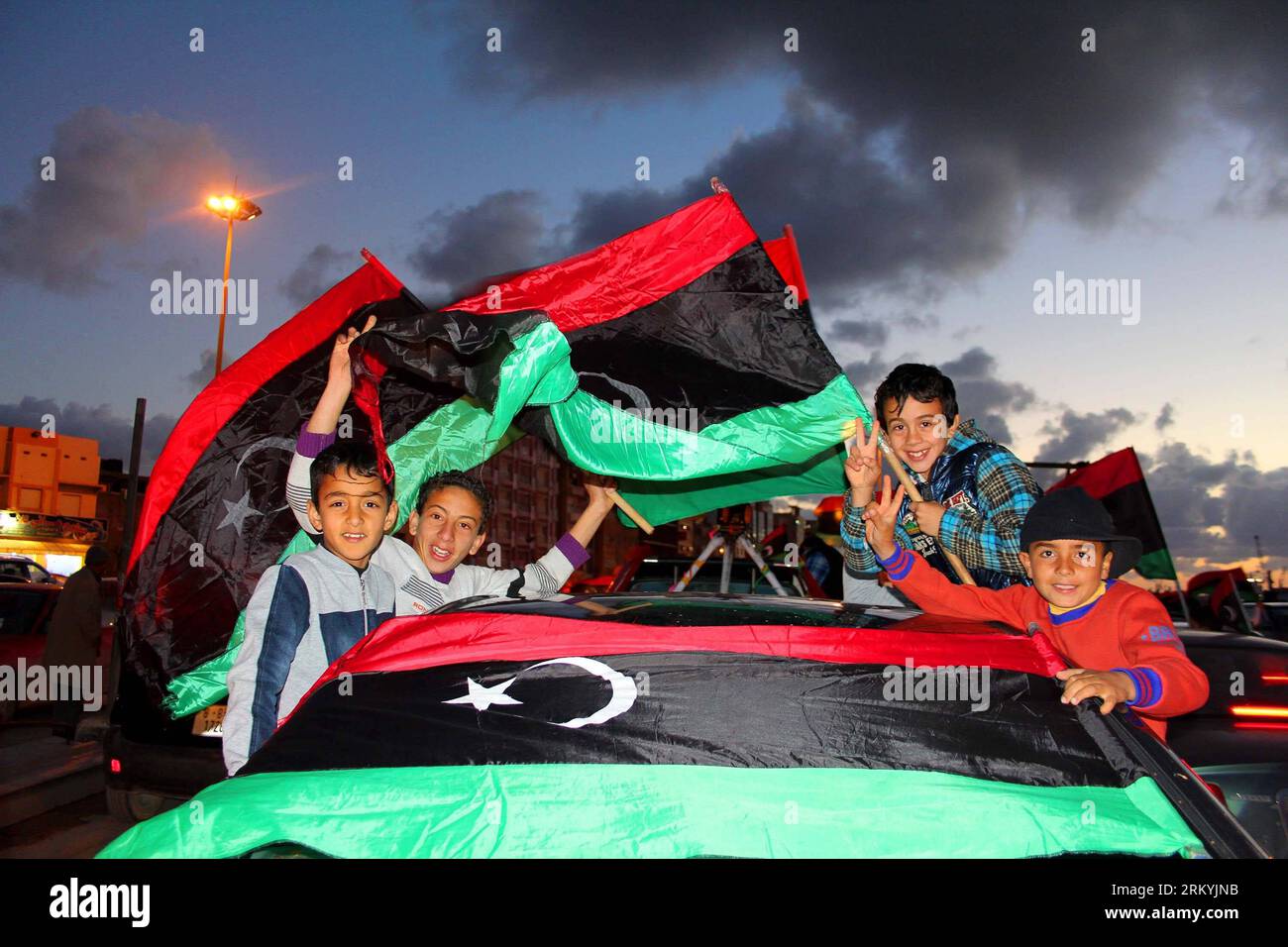 Bildnummer: 59232289  Datum: 17.02.2013  Copyright: imago/Xinhua (130217) -- BENGHAZI, Feb. 17, 2013 (Xinhua) -- Libyan attend a celebration for the second anniversary of the uprising that toppled the regime of strongman MuammarGaddafi in Benghazi, on Feb. 17, 2013. (Xinhua/Mohammed El Shaiky) LIBYA-BENGHAZI-ANNIVERSARY PUBLICATIONxNOTxINxCHN Gesellschaft Jubel Feier x1x xac 2013 quer     59232289 Date 17 02 2013 Copyright Imago XINHUA  Benghazi Feb 17 2013 XINHUA Libyan attend a Celebration for The Second Anniversary of The Uprising Thatcher toppled The Regime of Strongman MuammarGaddafi in B Stock Photo