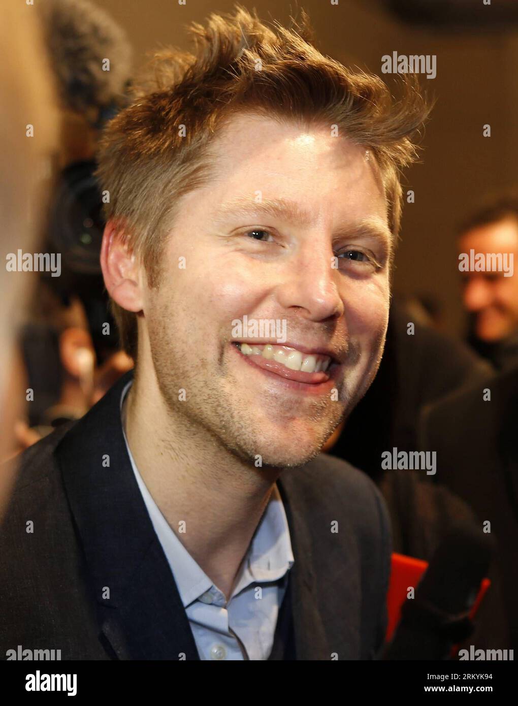 (130218) -- LONDON, Feb. 18, 2013 (Xinhua) -- Christopher Bailey, the Chief Creative Officer of Burberry, is interviewed by the media after the Burberry Prorsum Autumn/Winter 2013 Womenswear Show at Kensington Gardens during London Fashion Week in London, Britain, on Feb. 18, 2013.(Xinhua/Wang Lili) BRITAIN-LONDON-FASHION WEEK-BURBERRY PRORSUM PUBLICATIONxNOTxINxCHN Stock Photo