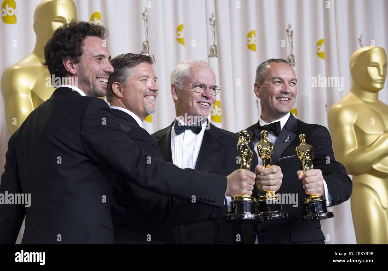 Bildnummer: 59267176  Datum: 24.02.2013  Copyright: imago/Xinhua LOS ANGELES, Guillaume Rocheron, Bill Westenhofer, Donald R. Elliott and Erik-Jan De Boer (from L to R) pose with their Oscar awards for best visual effects for Life of Pi at the 85th Academy Awards in Hollywood, California, the United States, Feb. 24, 2013. (Xinhua/Yang Lei) (dzl) US-HOLLYWOOD-OSCAR-ACADEMY AWARDS PUBLICATIONxNOTxINxCHN Kultur Entertainment People Film  o00 Highlight 85. Annual Academy Awards Oscar Oscars Hollywood Preisträger xas x0x 2013 quer premiumd     59267176 Date 24 02 2013 Copyright Imago XINHUA Los Ang Stock Photo